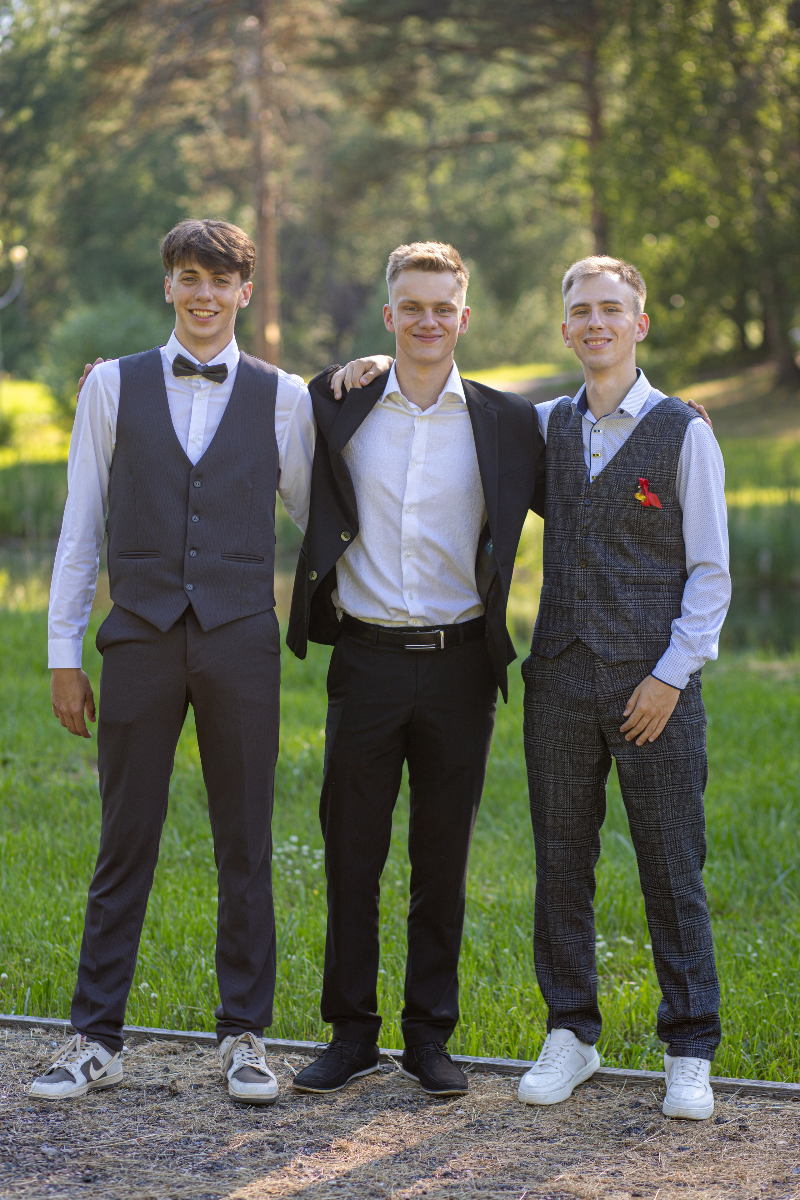 Фотосессия на выпускной. Школа № 12, 11 класс, 2024 г. Студия выпускных альбомов Остров