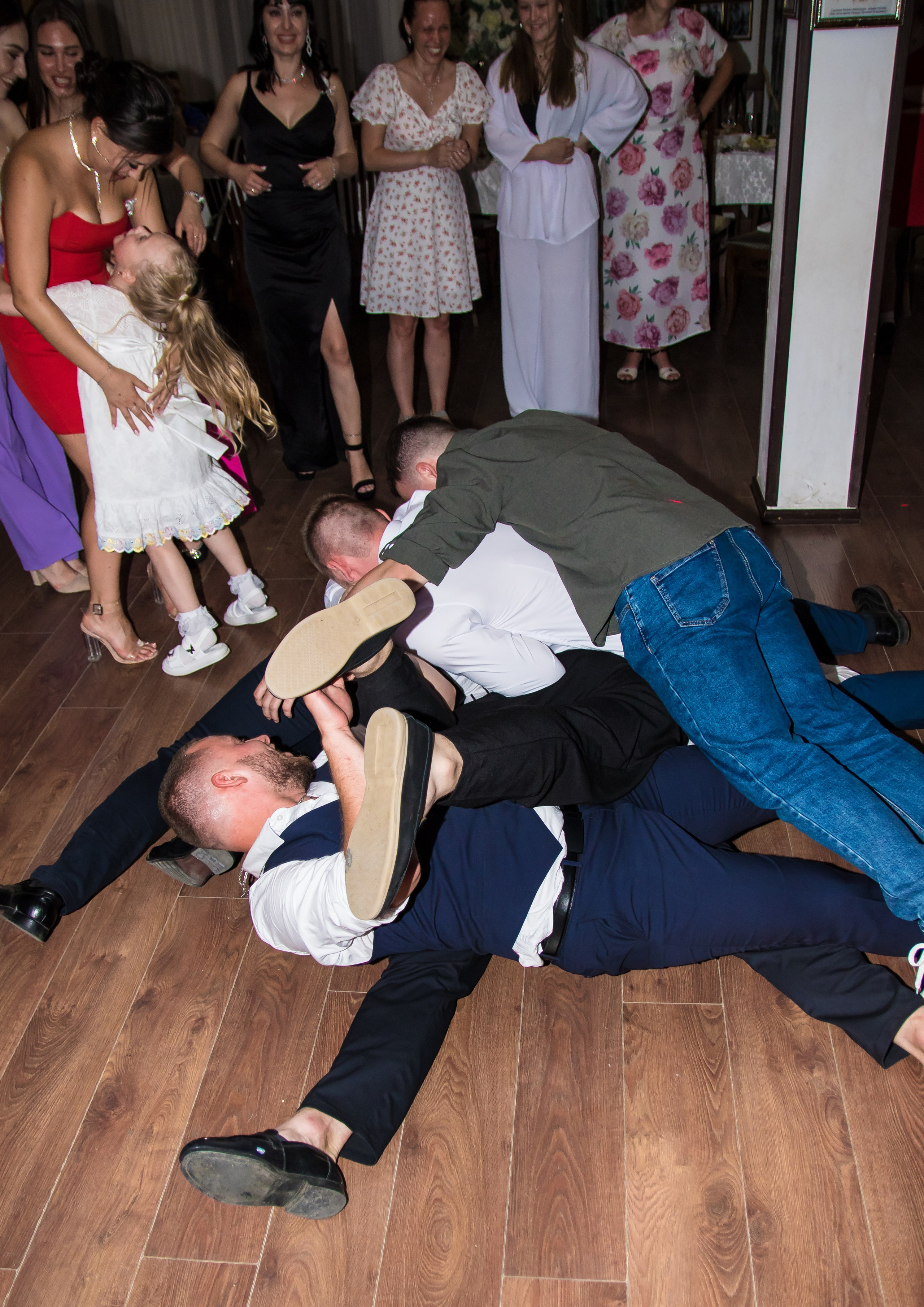 Организатор праздников. Организатор праздников. Ведущая Марина Гребенникова