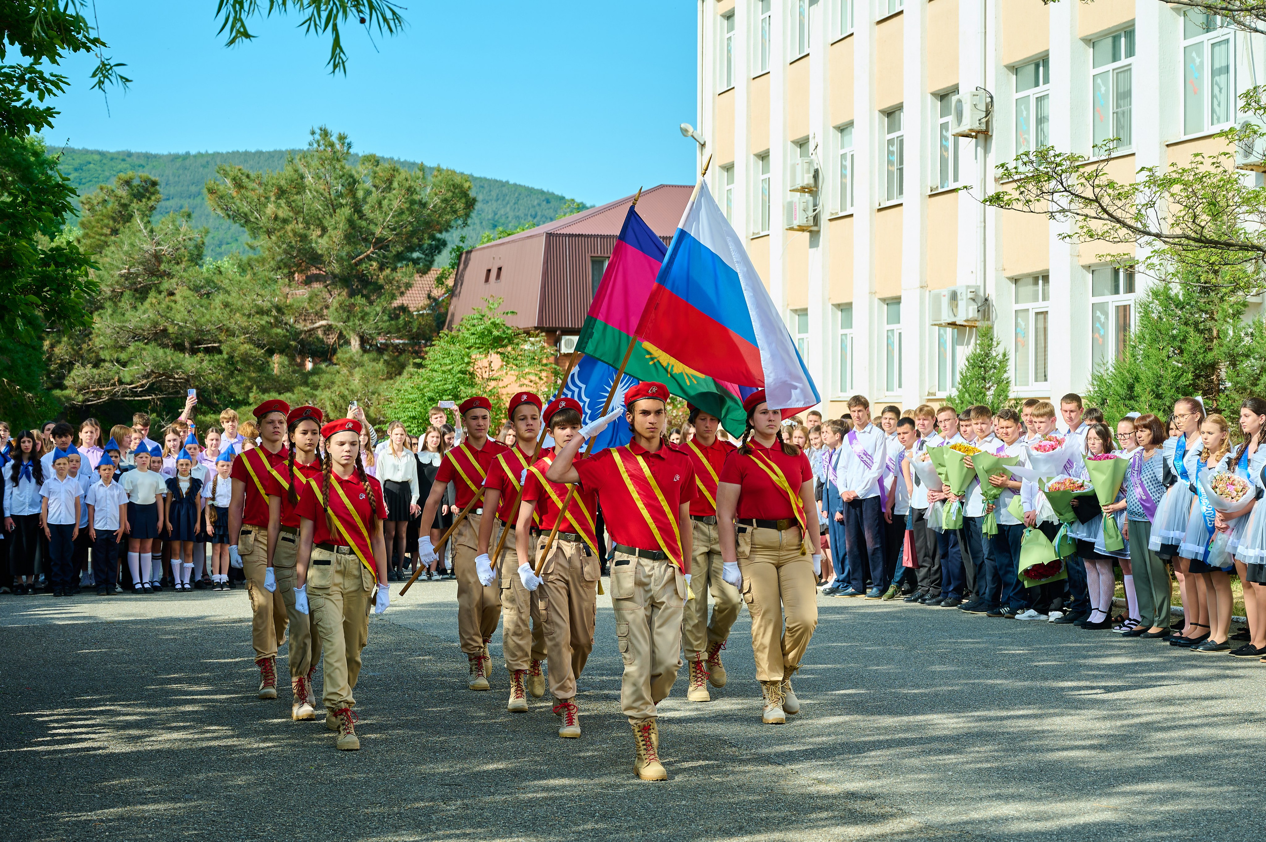 Последний звонок 2025. Жизнь курорта Кабардинка в фотографиях