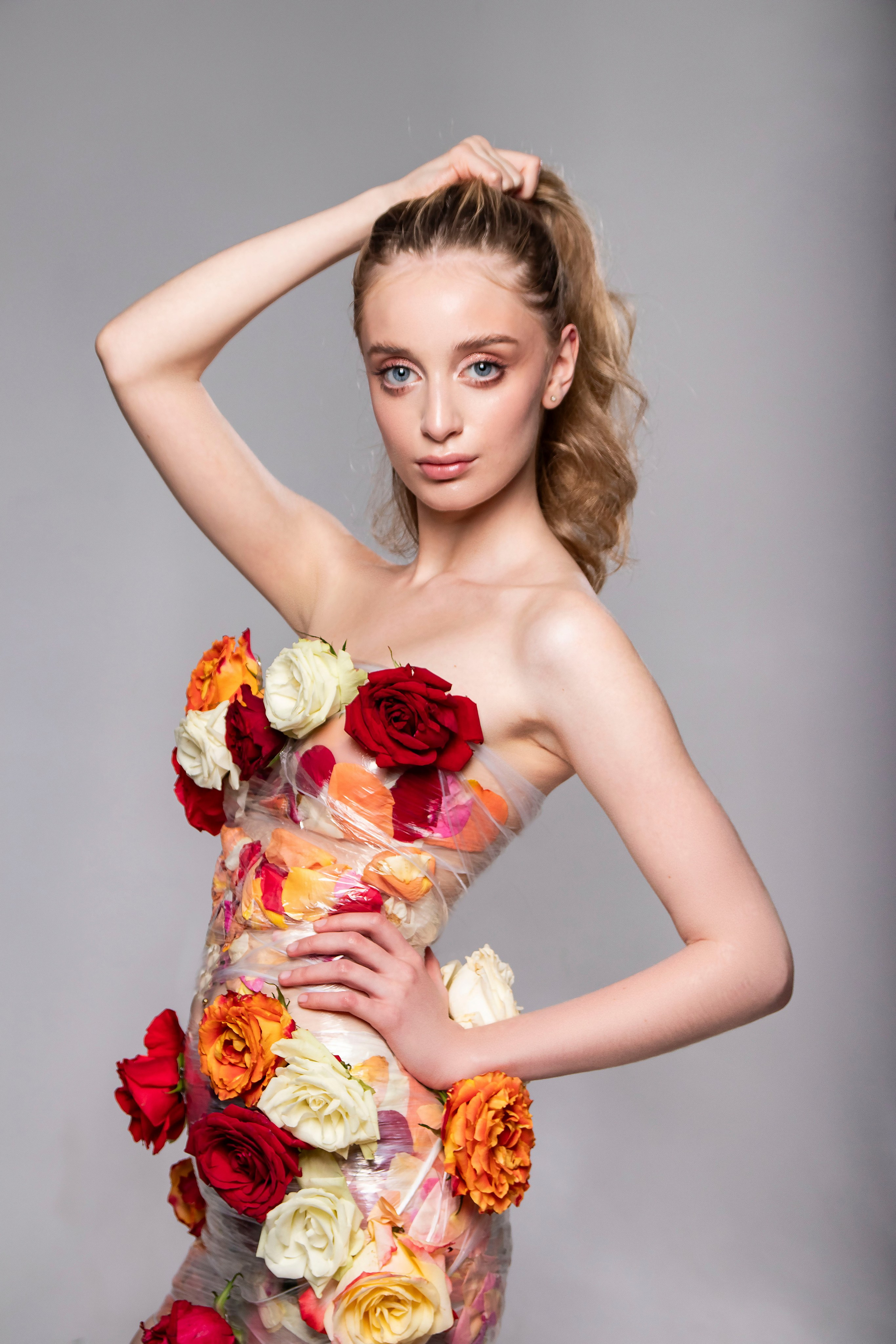 Минимализм и движение: творческая фотосессия на циклораме. Портретный фотограф в Санкт-Петербурге Савельева Ольга