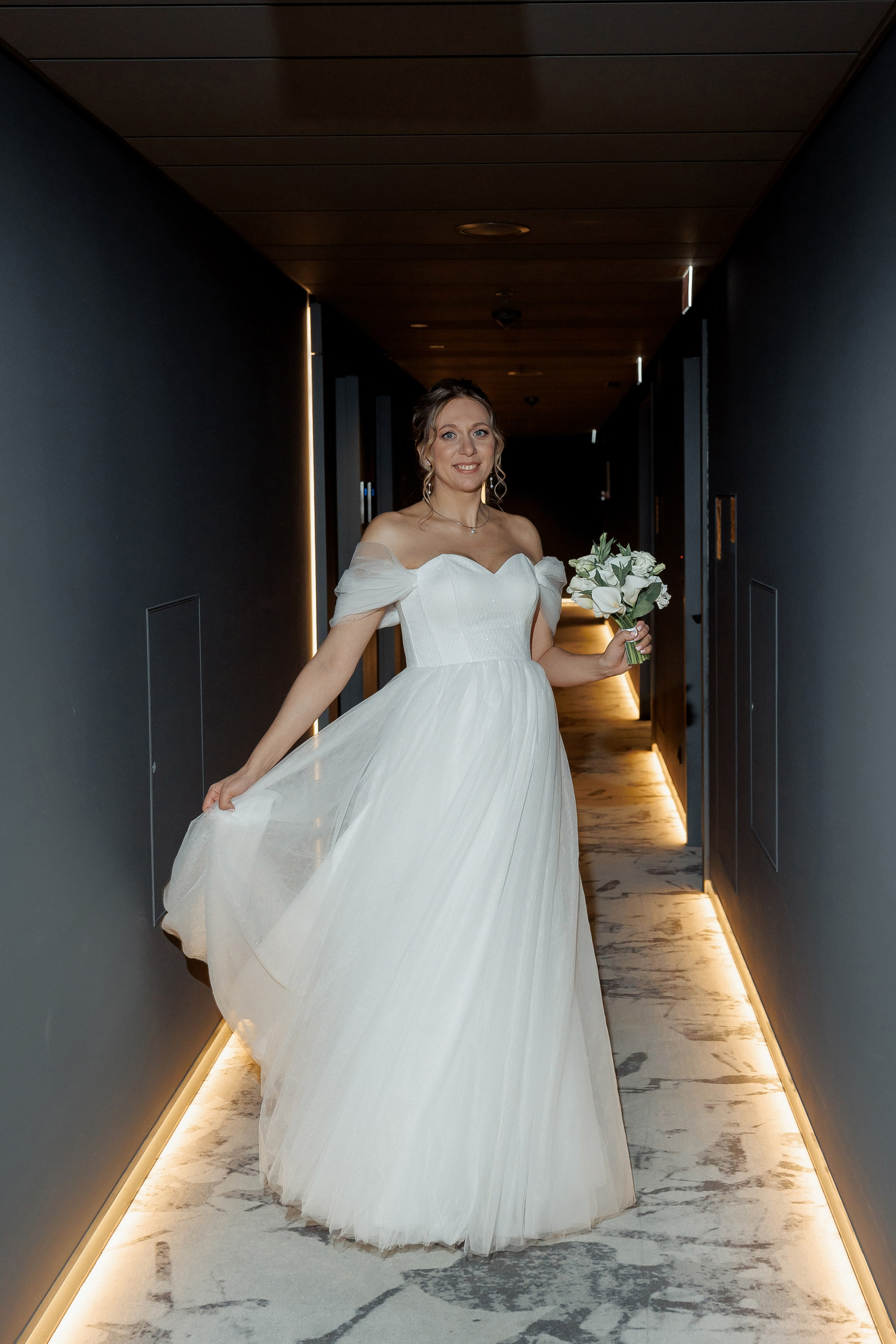 Свадебная фотосессия в отеле Movenpick Moscow Taganskaya. Свадебный фотограф в Москве Дарья Олендарёва