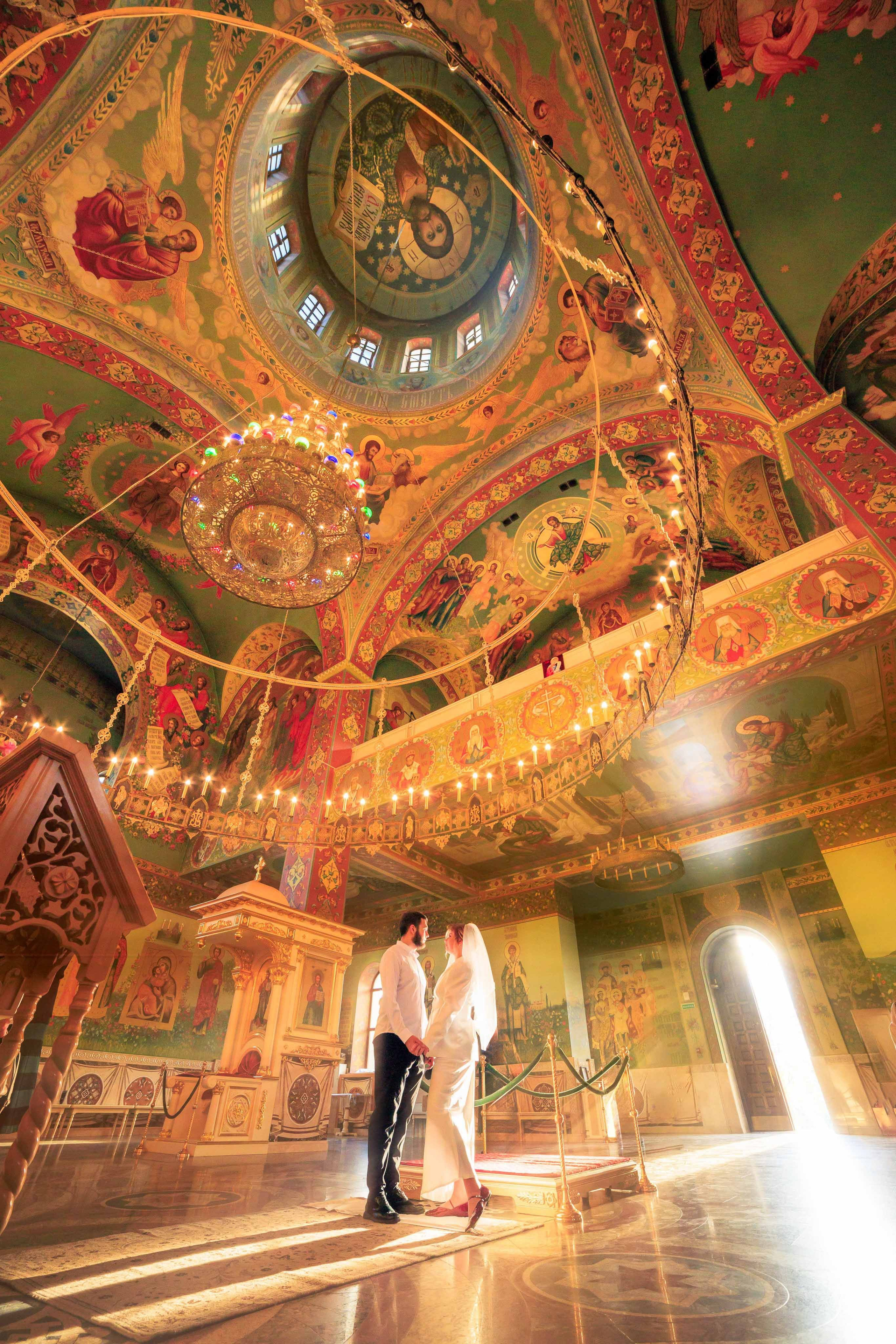 Фотограф на церковный брак - сохранить важные моменты.