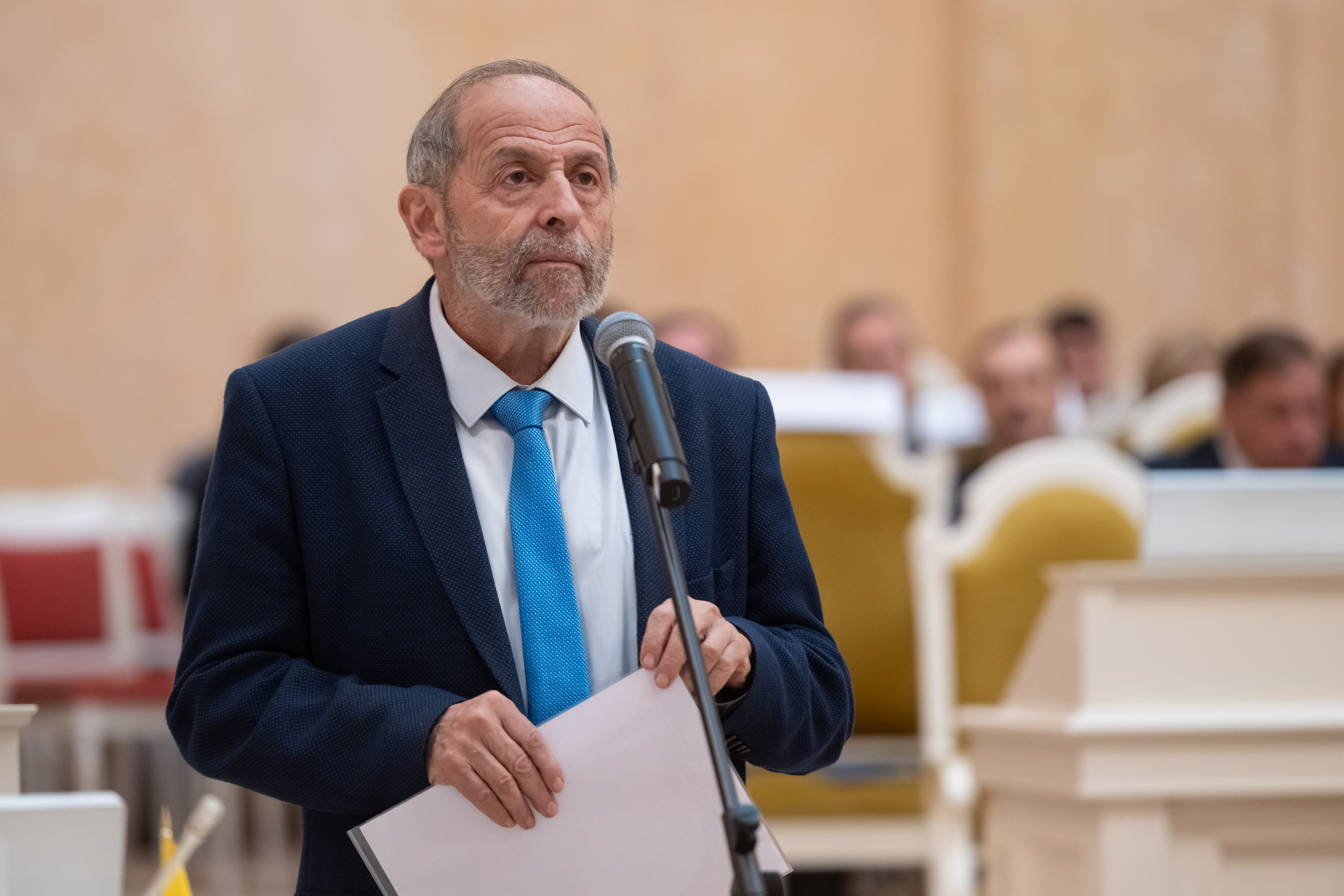 Boris Vishnevsky questions the governor of St. Petersburg, criticizing his city budget proposal.