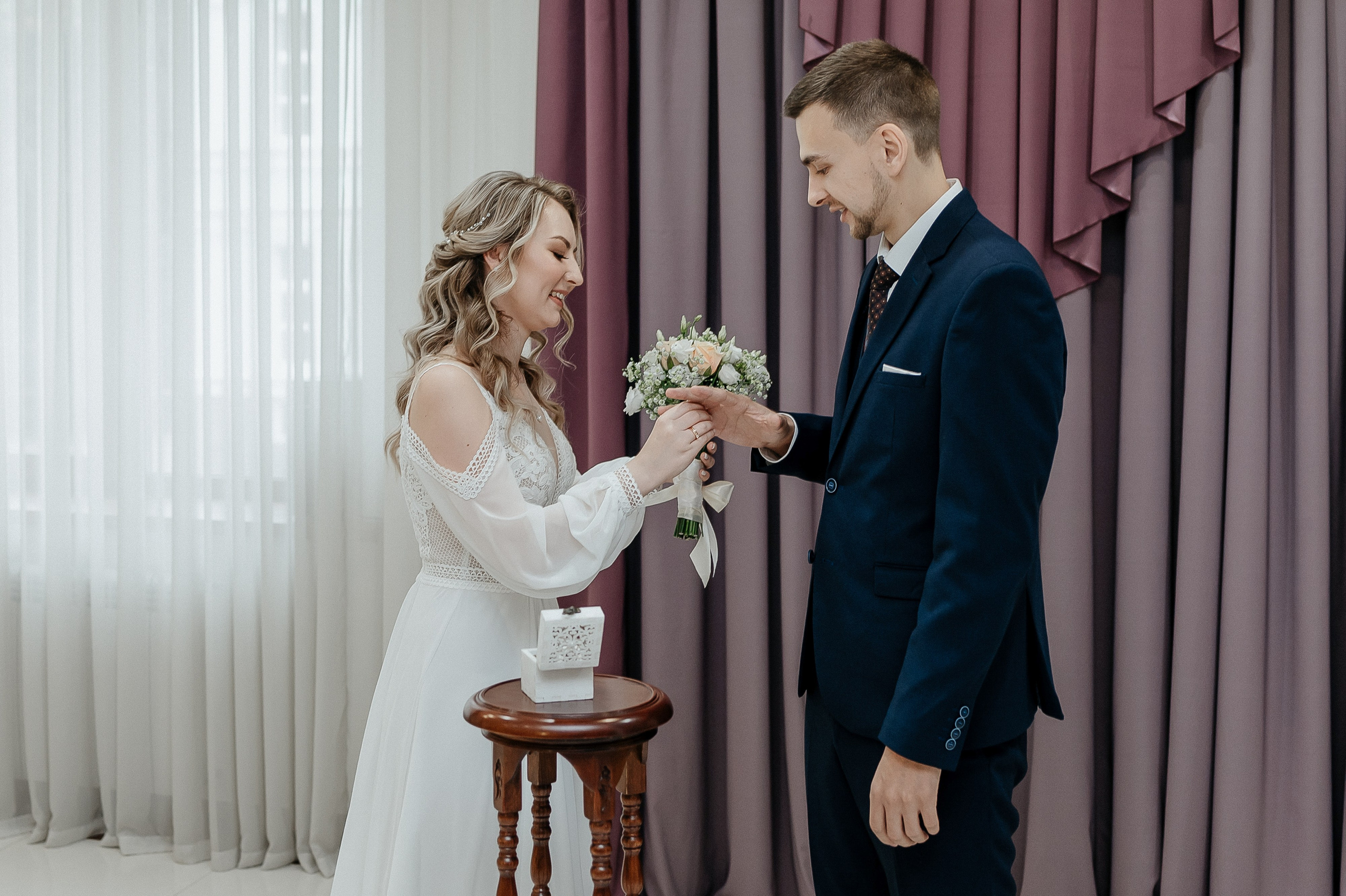 Регистрация брака и фотосессия в загсе города Реутов. Свадебный фотограф Москва — Сергей и Татьяна