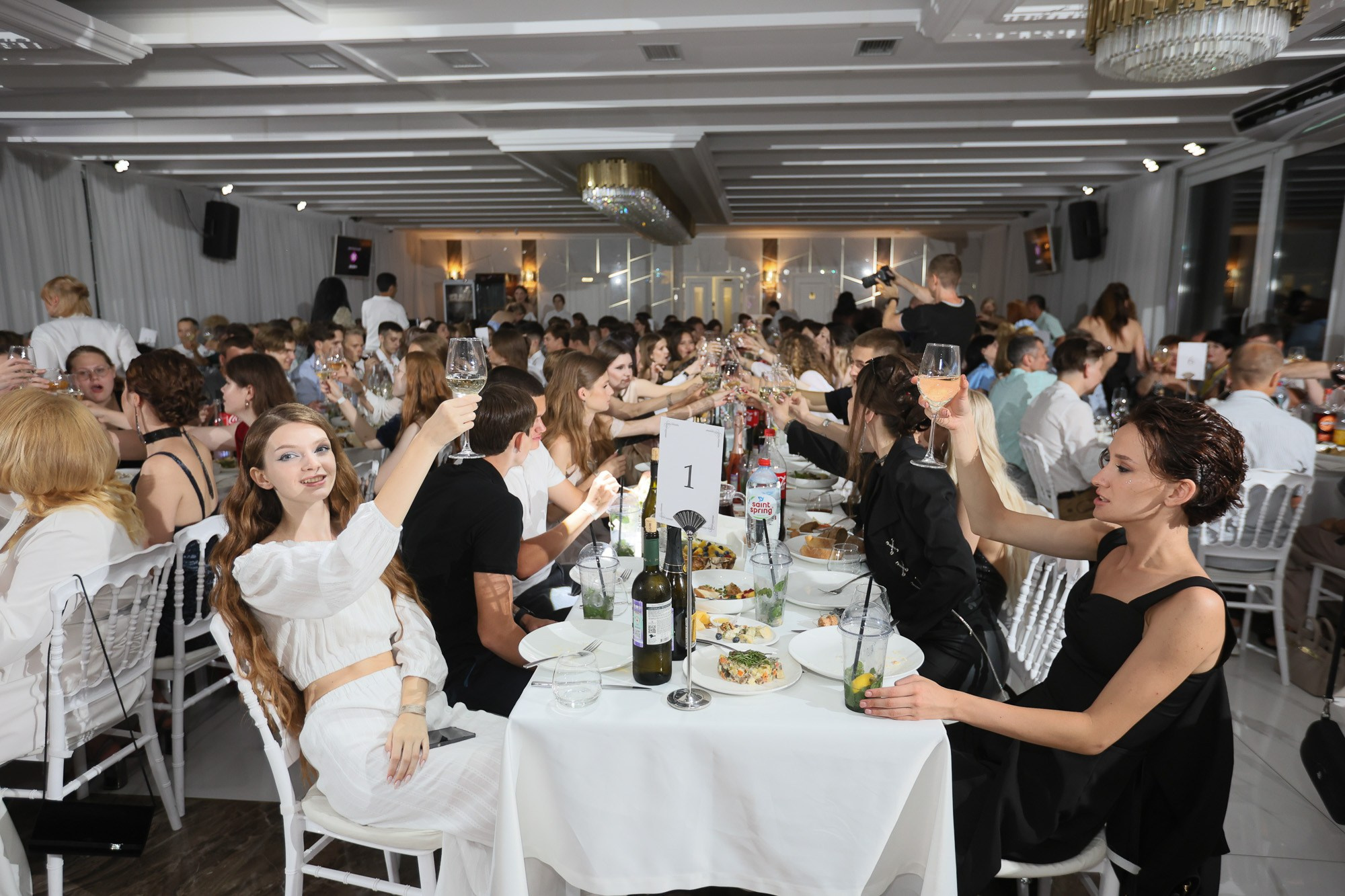 Выпускной вечер в Севастопольской гимназии № 1 имени А. С. Пушкина. Свадебный фотограф, фотосъемка в Крыму, Севастополе, Симферополе, Ялте