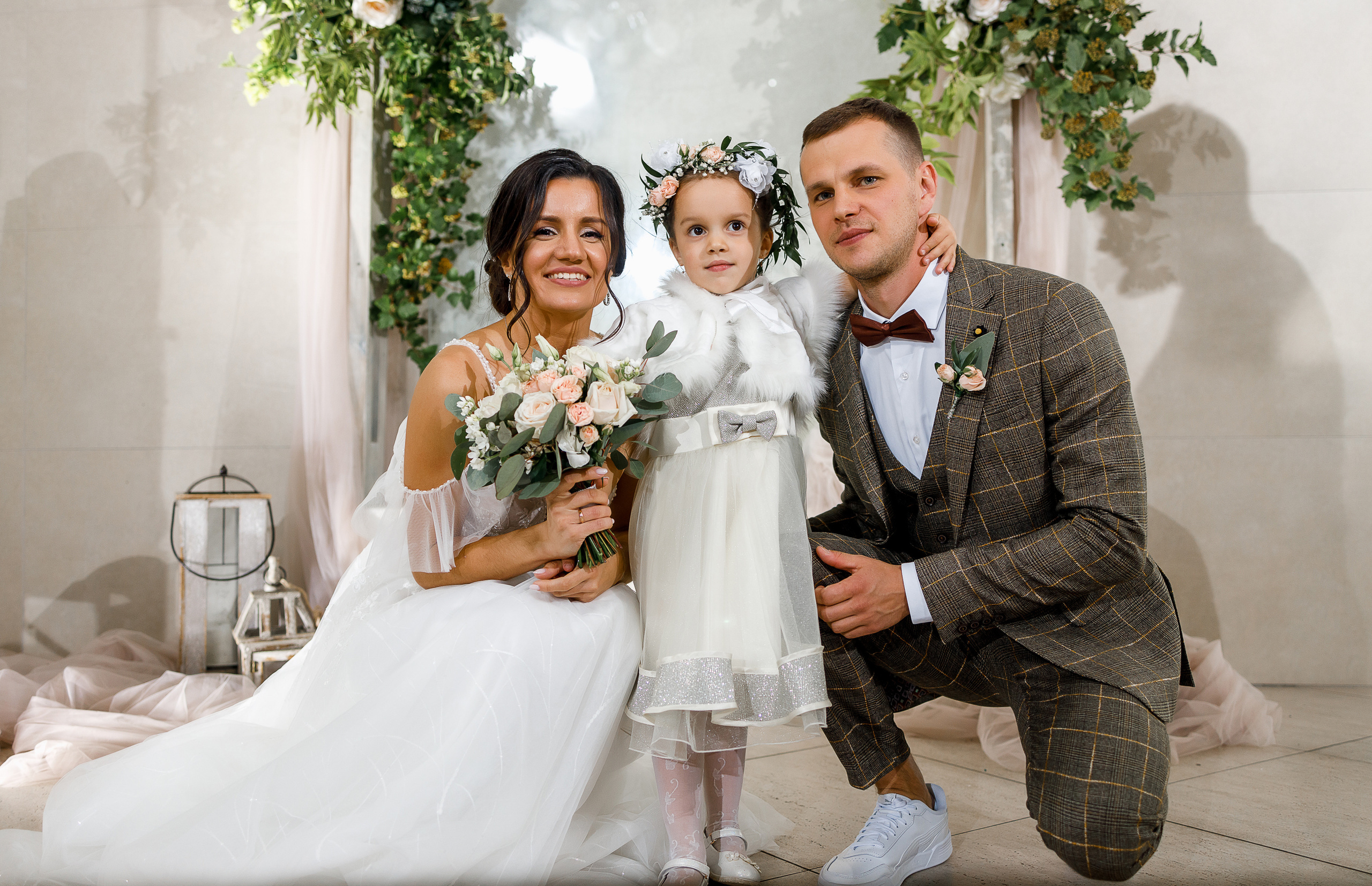 First look в уютном дворике гостиницы. Олег Сверчков | Свадебный фотограф Вологда