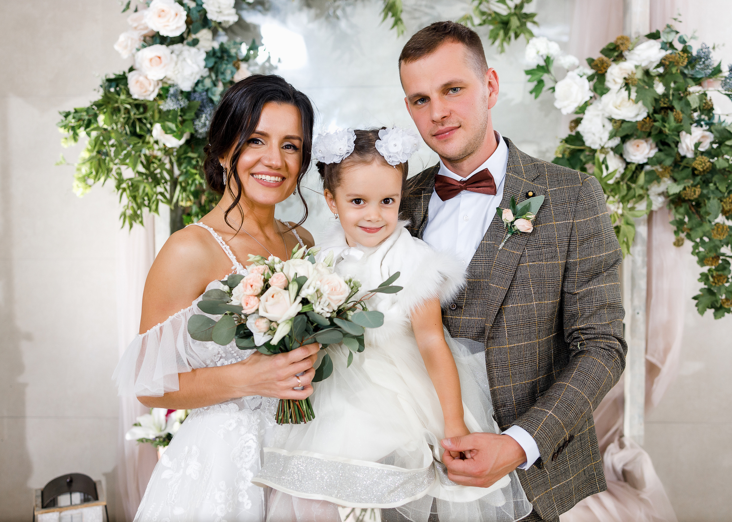 First look в уютном дворике гостиницы. Олег Сверчков | Свадебный фотограф Вологда