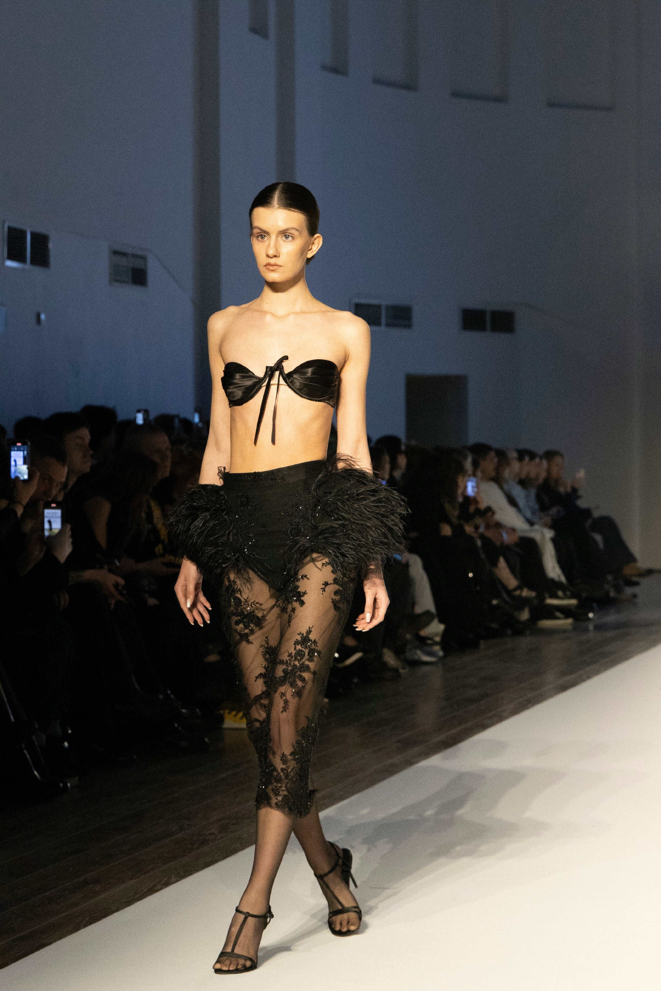 ДЛТ Собака.ru показ победителей конкурса «Новые имена в моде 2025». FOTOFAQ SKOOL г. Санкт-Петербург: очные, дистанционные и онлайн курсы фотографии