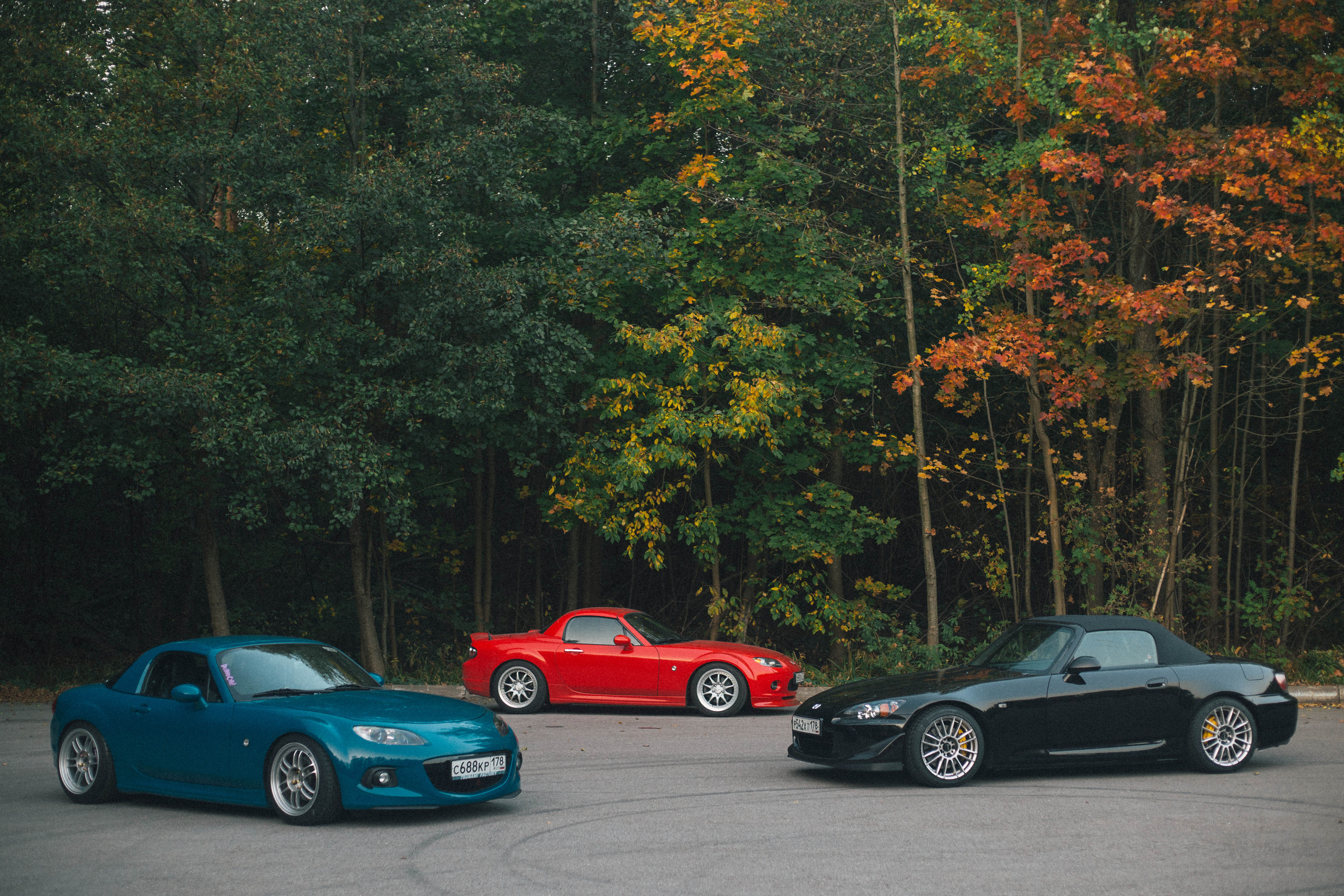 если хотите купить мазда 3 то я фотографировал 3 авто на продажу