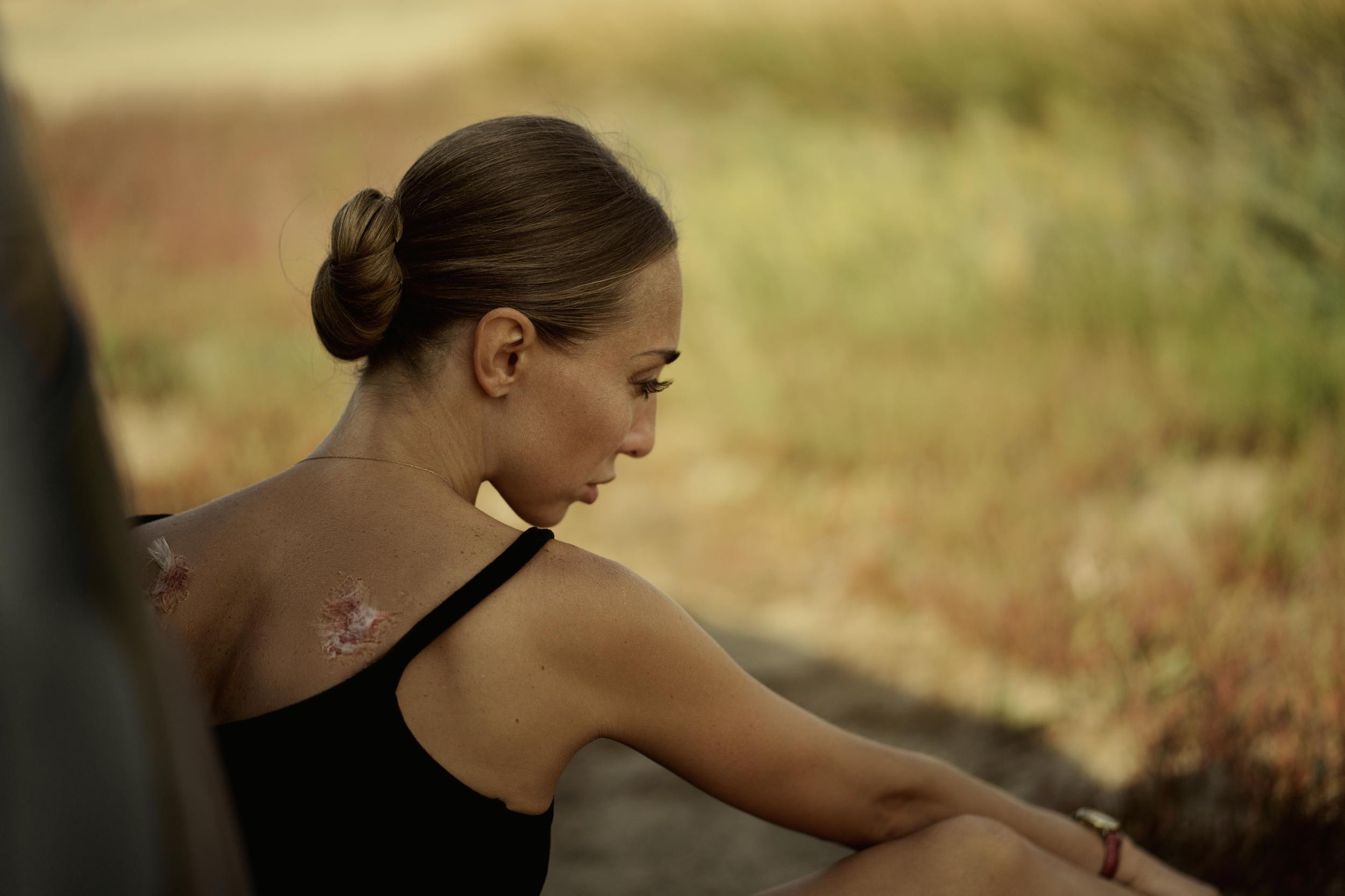 Выездная портретная фотосессия в Крыму на пленере. Розовое озеро. Виктория Беник