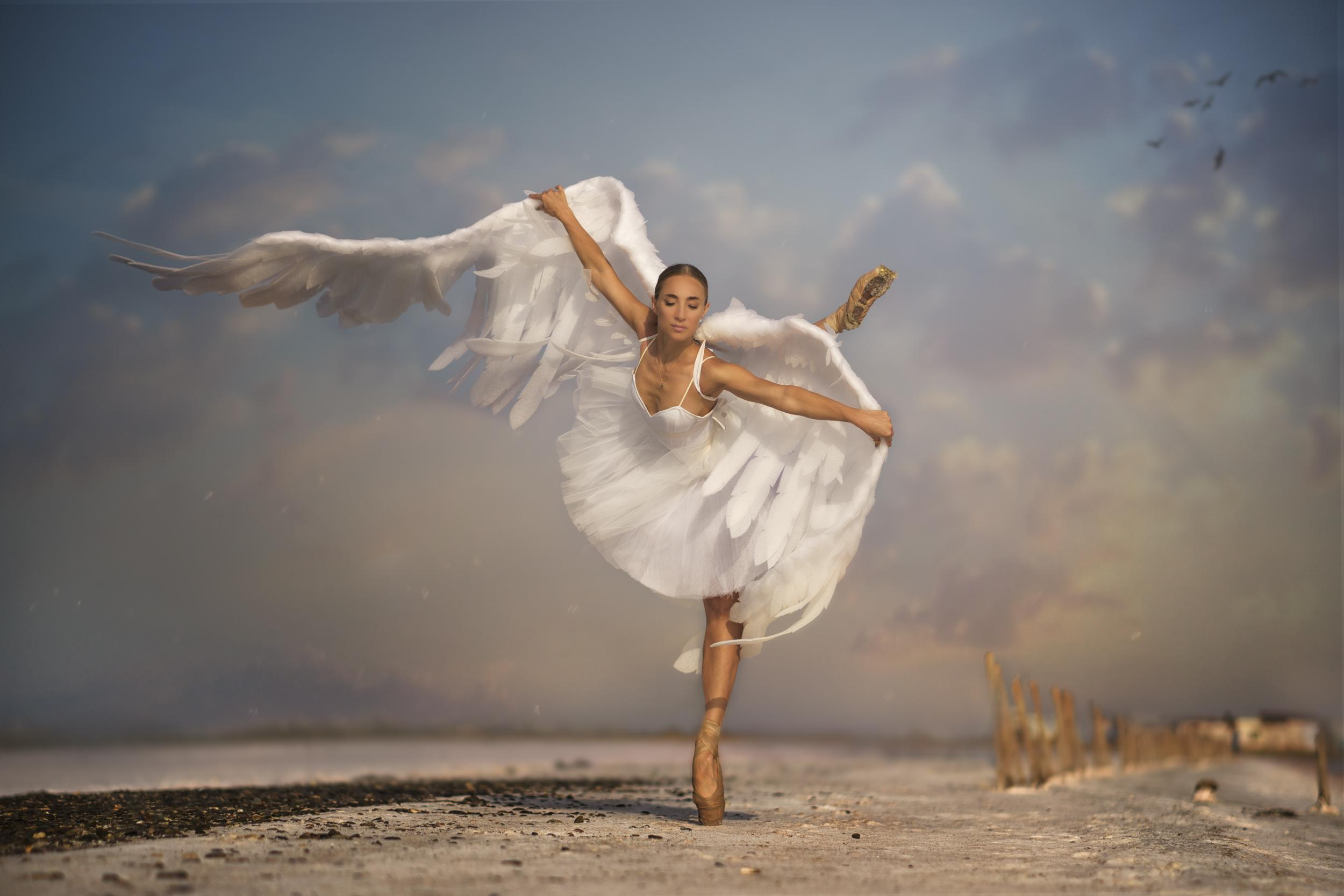 Выездная портретная фотосессия в Крыму на пленере. Розовое озеро. Виктория Беник