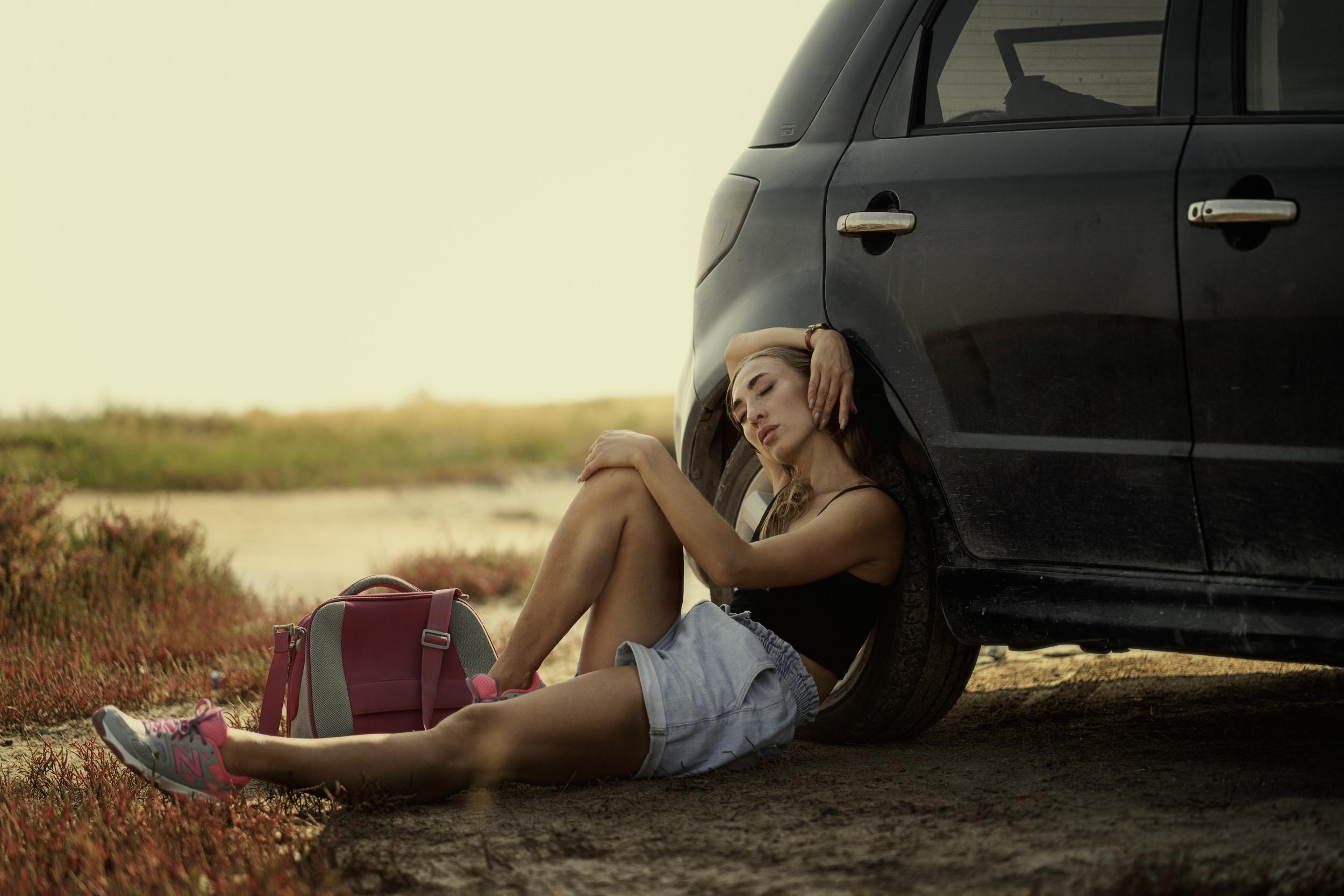 Выездная портретная фотосессия в Крыму на пленере. Розовое озеро. Виктория Беник