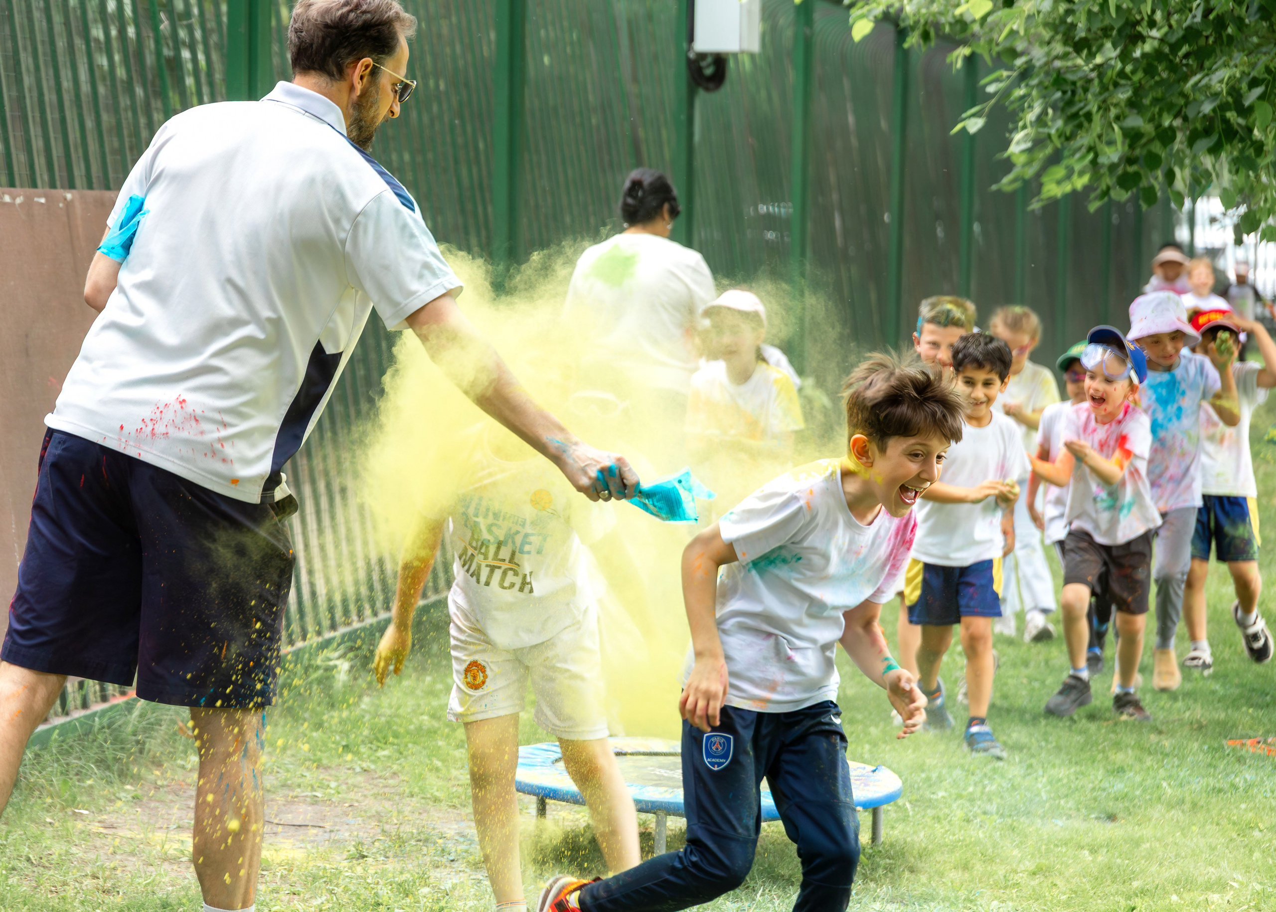 The International School of Moscow. Color Day. Выпускные альбомы для школы и детского сада — школьный фотограф Подольск, Троицк, Щербинка, Москва