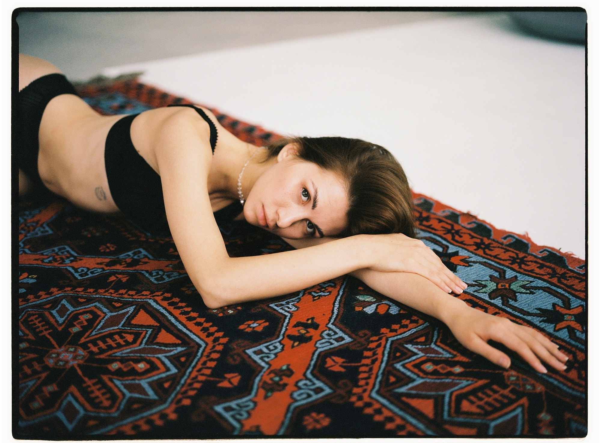 Студийная фотосессия Анастасии — минимализм, эстетика тела и плёночная съёмка. Свадебный фотограф Дмитрий Родионов — Санкт-Петербург