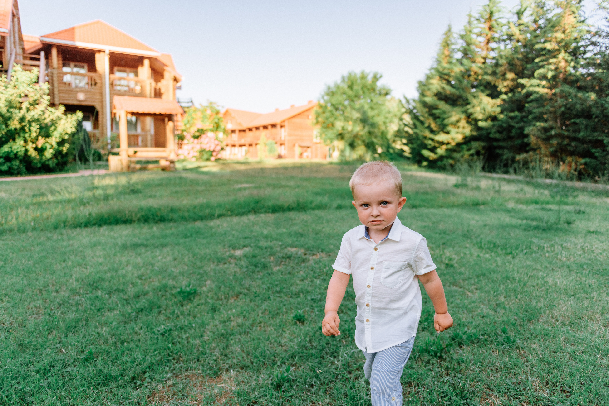 Пикник мамы с ребенком на полянке. Fedor Lemeshko — Destination Wedding and Family Lifestyle photographer
