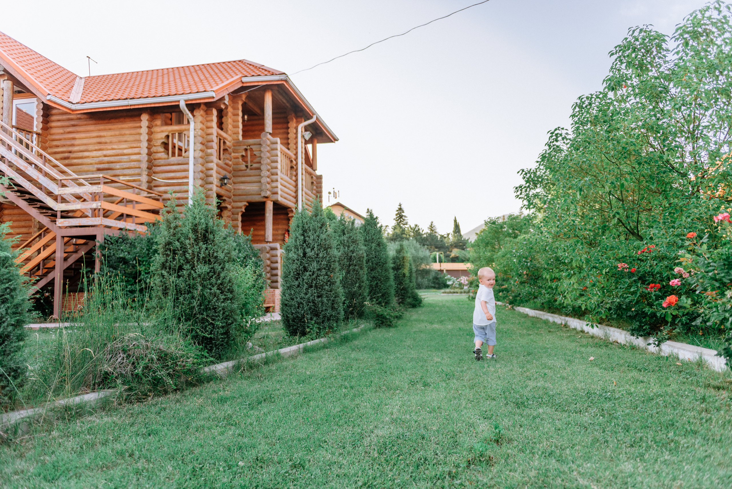 Пикник мамы с ребенком на полянке. Fedor Lemeshko — Destination Wedding and Family Lifestyle photographer