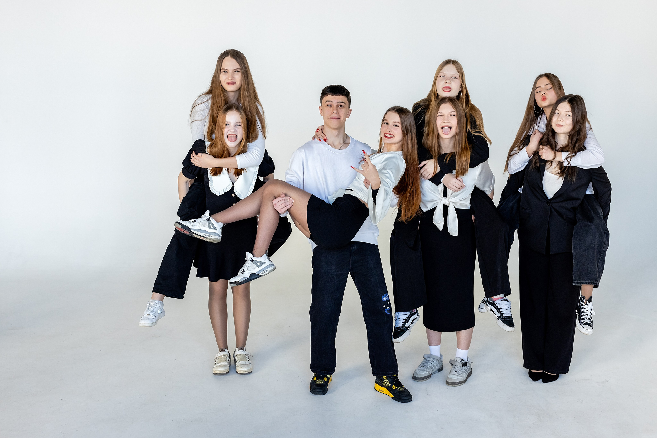 Школа 71, 9 класс. Владивосток. Стильный выпускной альбом Владивосток фотограф Вероника Мигачева