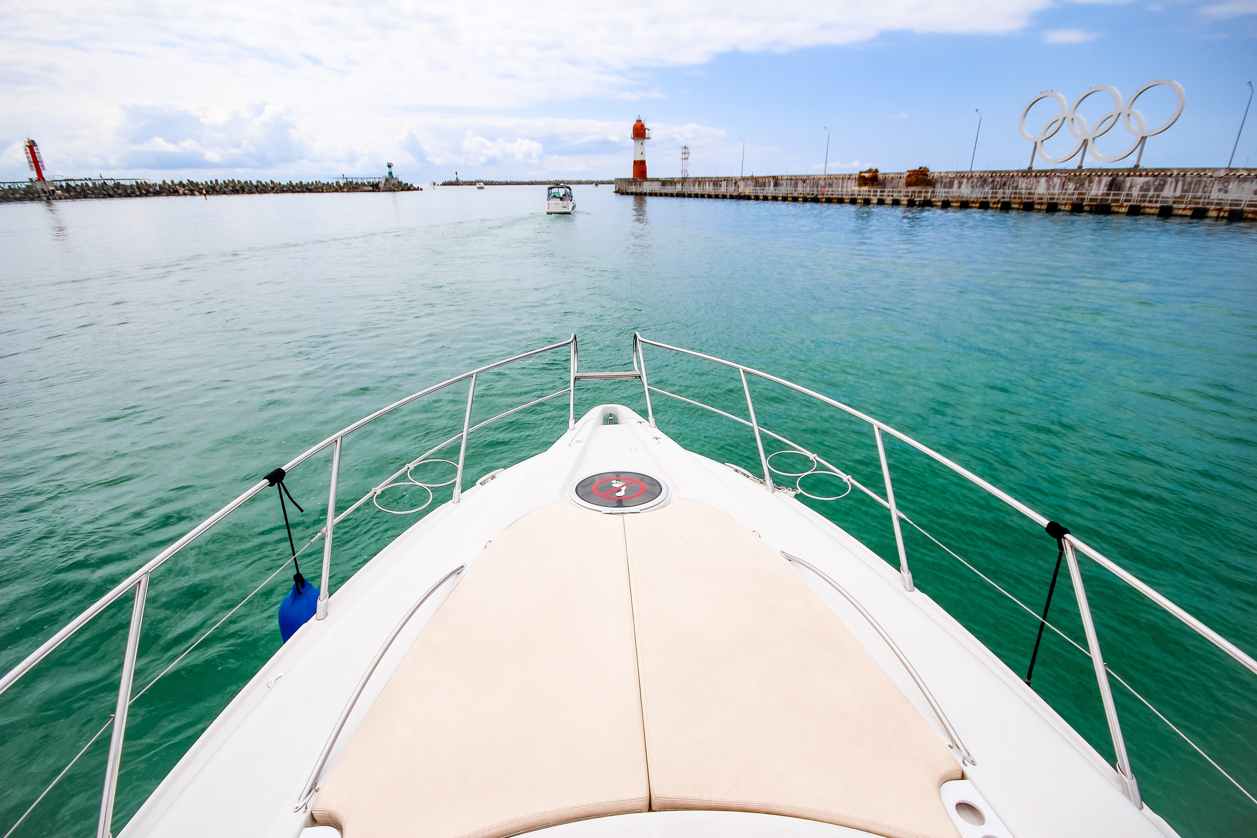 Катер Белуга Аренда Яхты в Сочи Яхтанаморе YACHTNAMORE YACHTANAMORE