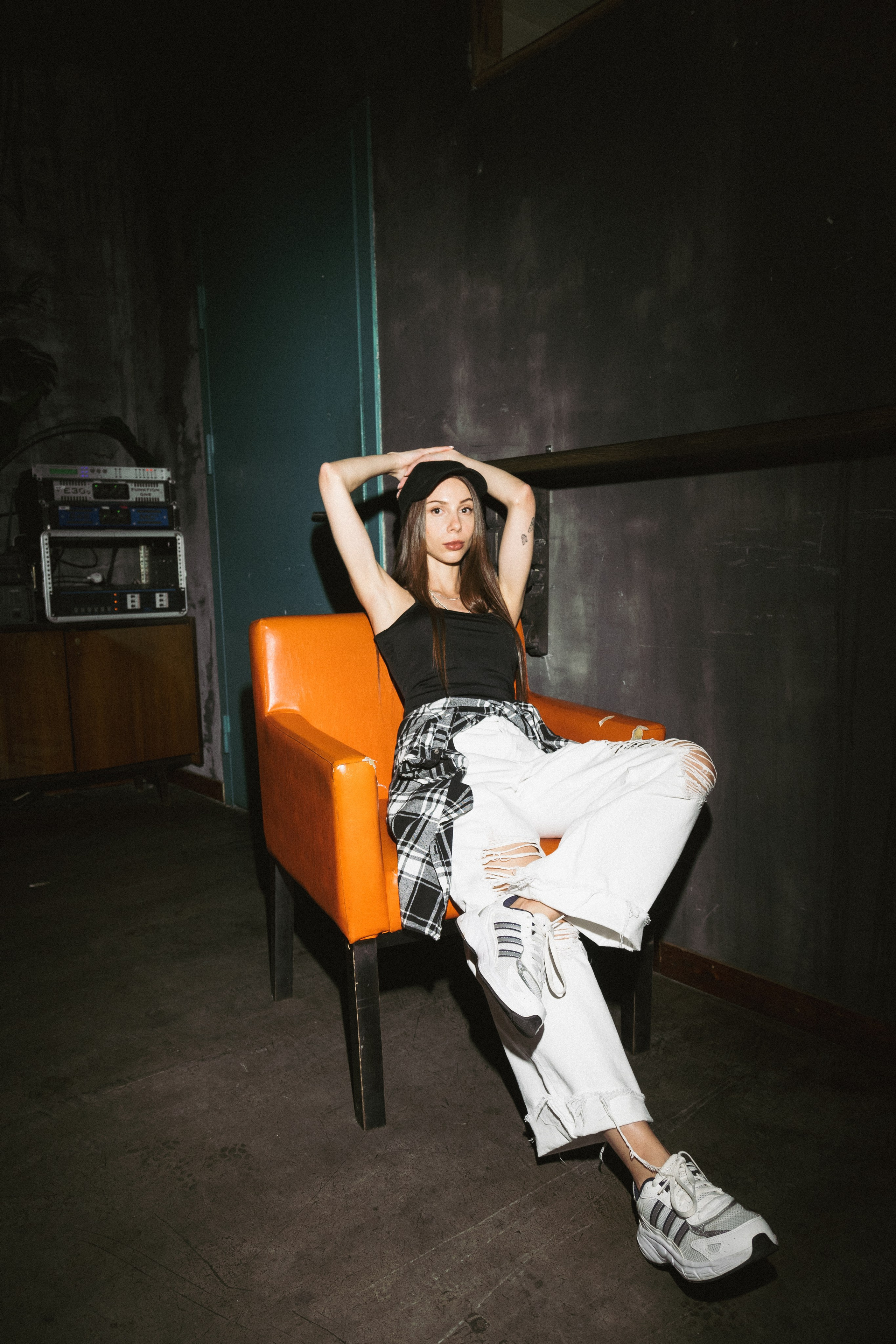 Стрит фотосессия со вспышкой. Портретный и репортажный фотограф в Санкт-Петербурге | Валерия Кайряк