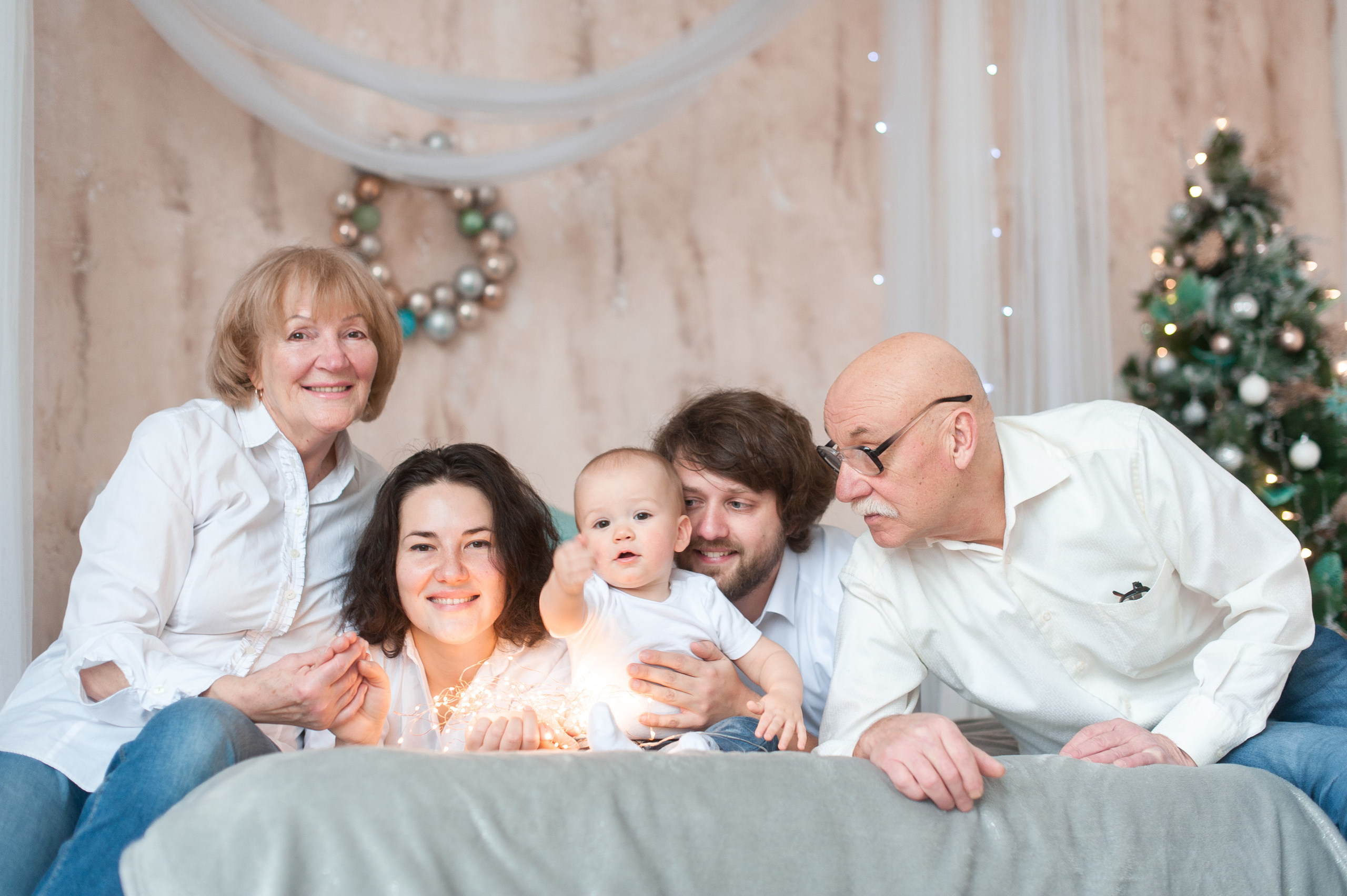 Семейная фотосессия - семейная и детская фотосъемка в студии Калинингр. Свадебный фотограф Калининград - Александр Зубанов