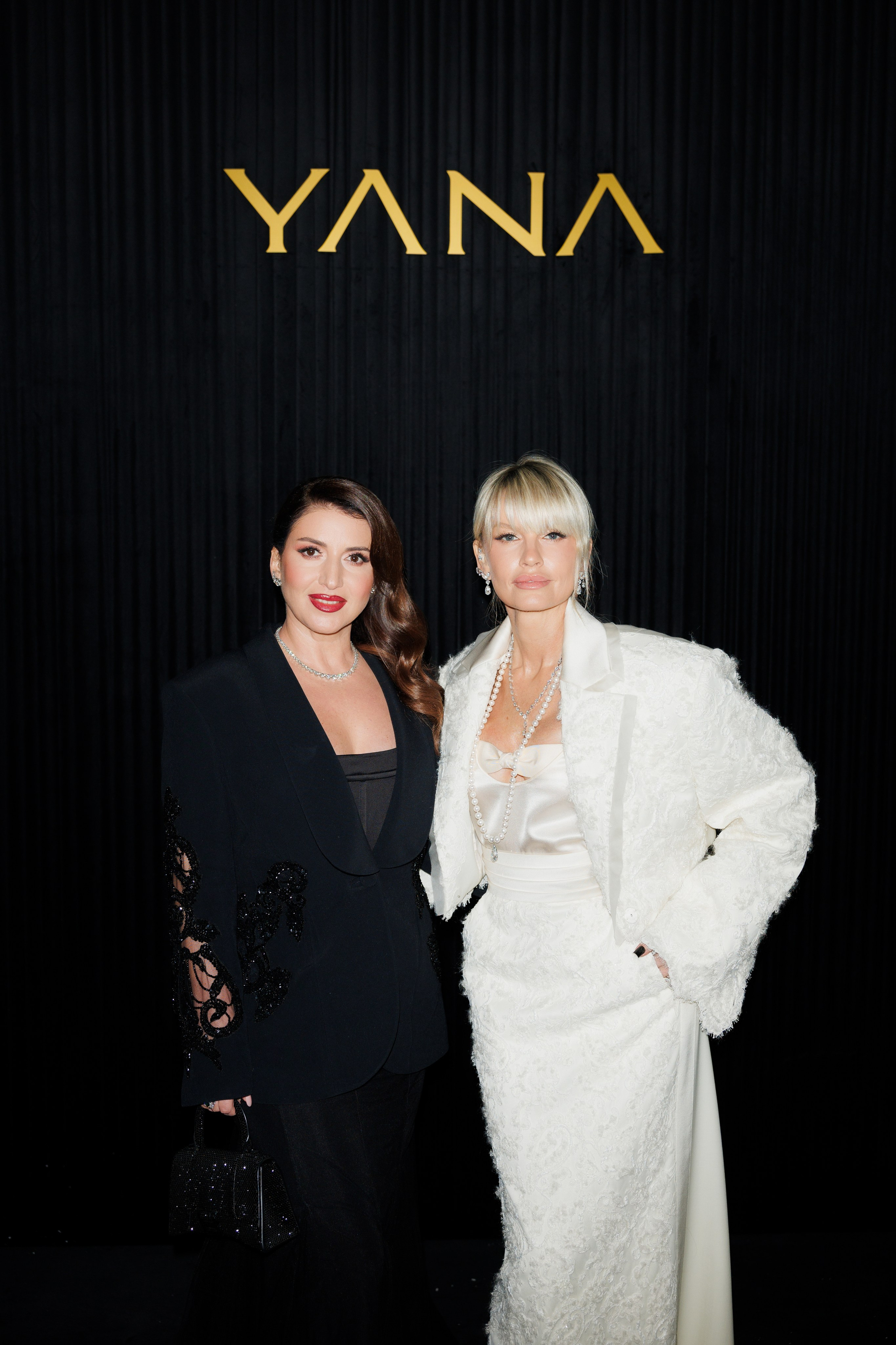 «Снежный Бал» Яны Раскаваловой. «Птичка на проводе»: информационный портал в Москве