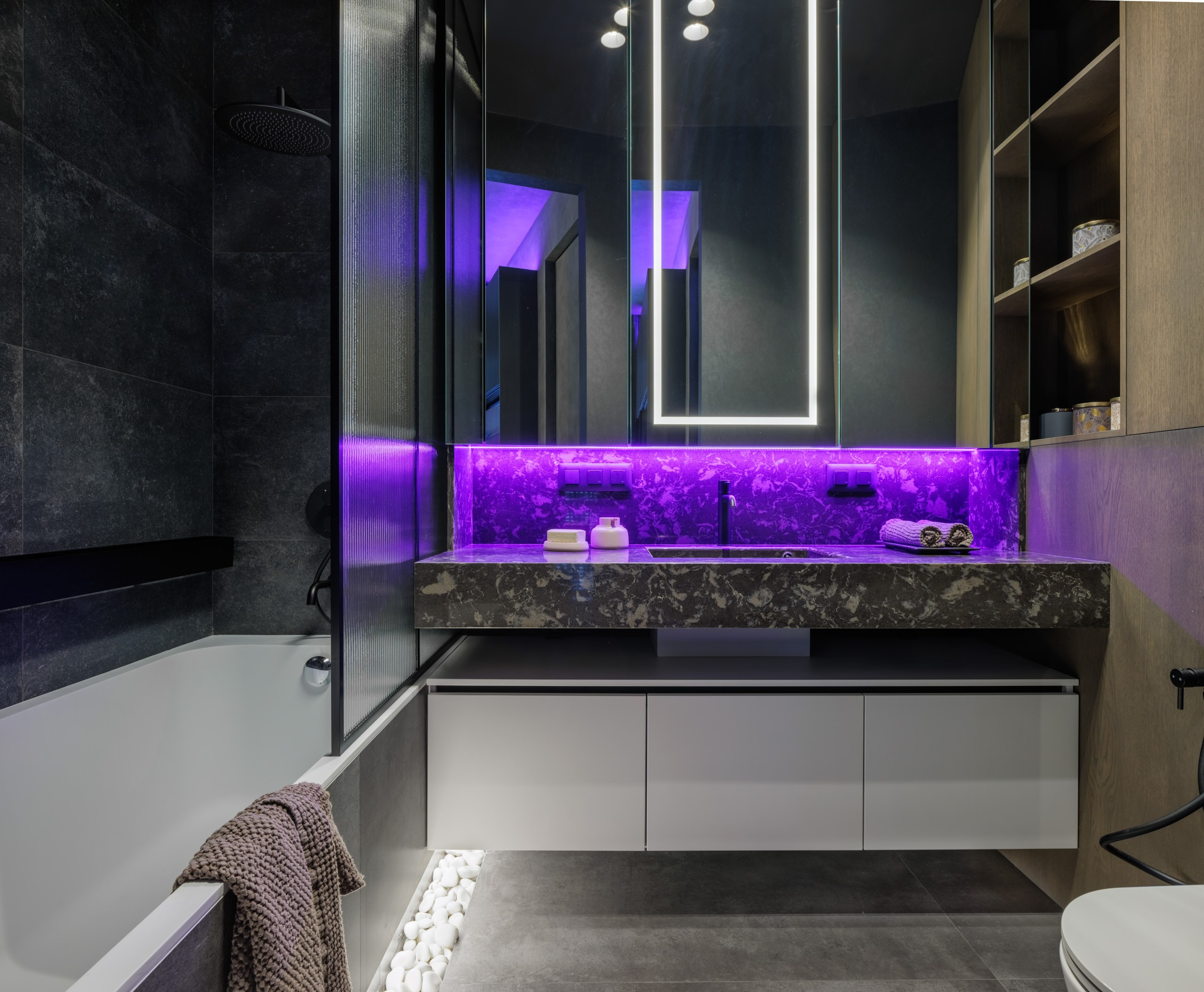 Неоновая квартира в ЖК "Мостман"Интерьерный фотограф Коваль Илья. Коваль Илья — Интерьерный и архитектурный фотограф