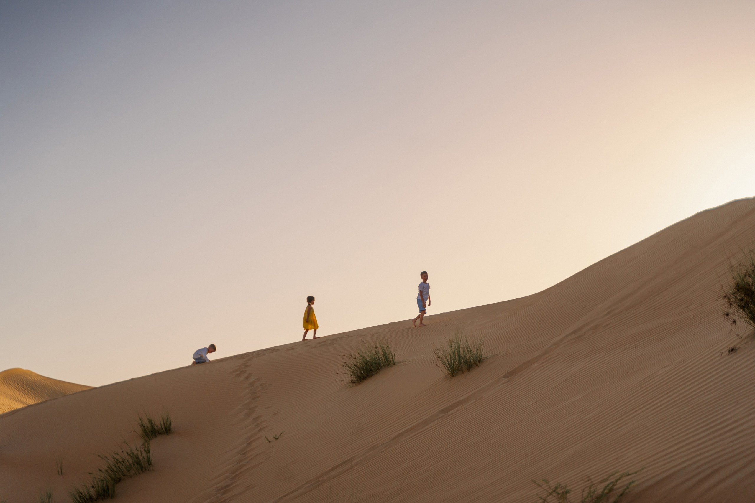 Family photographer in abu dhabi dubai sharjah fujeirah