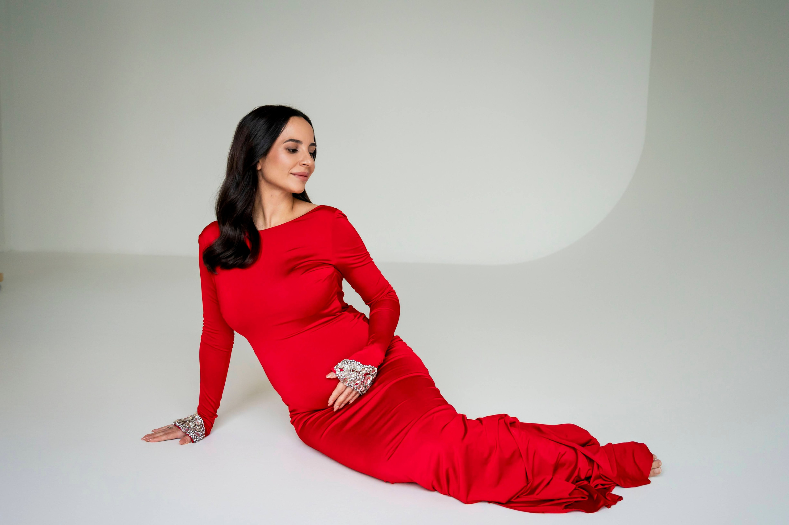 Беременность / женская. Профессиональный фотограф беременности в СПБ. Стильные фотосессии беременности в стиле минимализм и классическая фотография