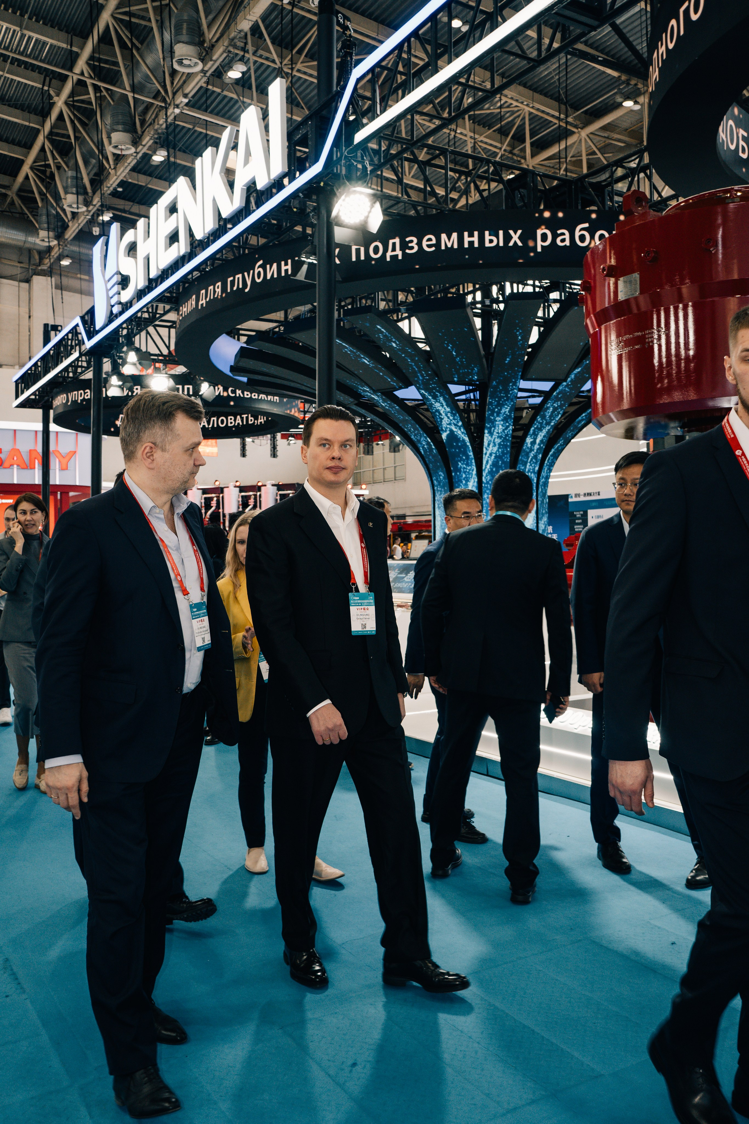 Reportage photography of a delegation at the cippe exhibition in China, business atmosphere, international cooperation.