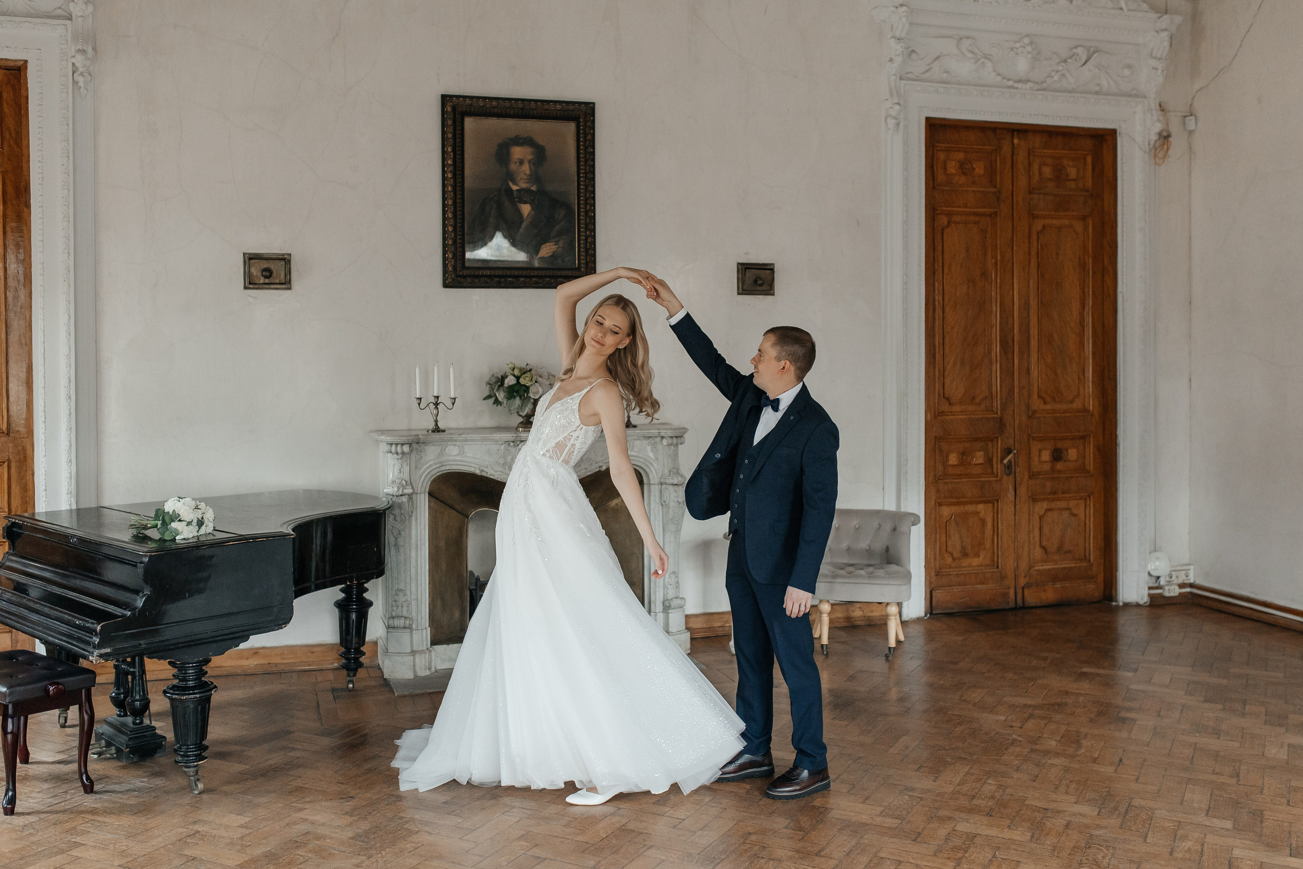 Свадебная фотосессия в библиотеке читальне Пушкина. Свадебный фотограф в Москве Дарья Олендарёва