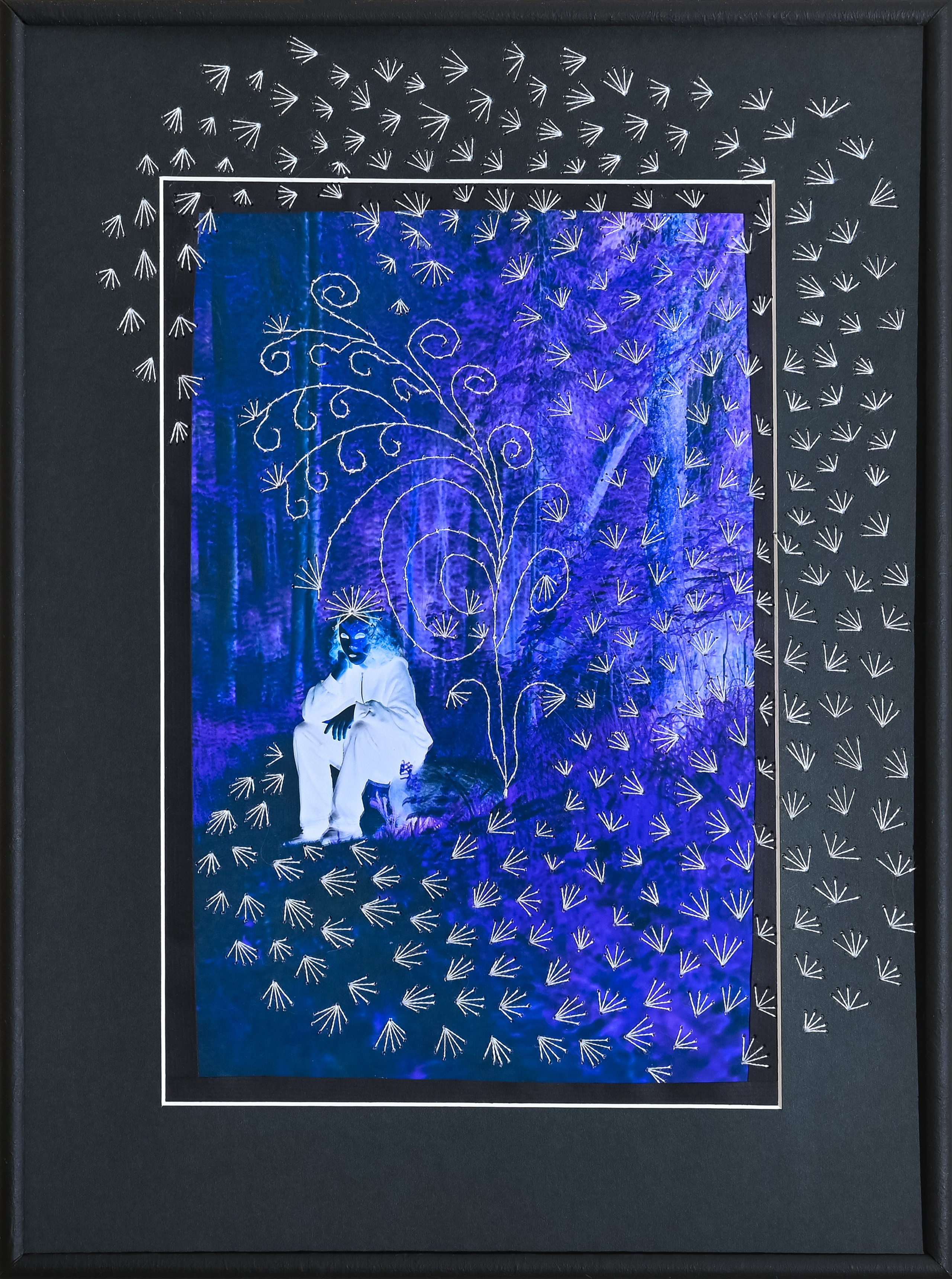 2023-2025. Белая лиса - согласно японской мифологии, посланница богов, увидеть ее к большой удаче. Размер 30 см на 40 см. Вышивка по фотографии. Цена по запросу