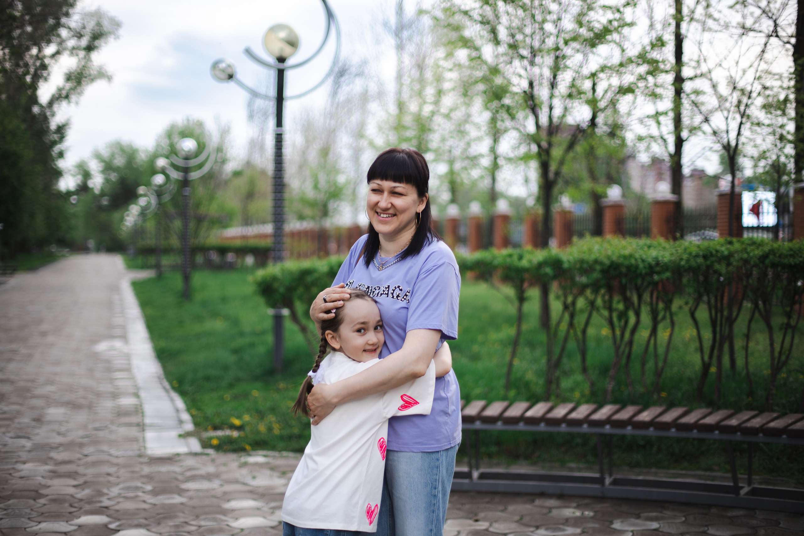 Мадина в цветущем парке. Семейный и детский фотограф в Хабаровске Алевтина Проскурякова