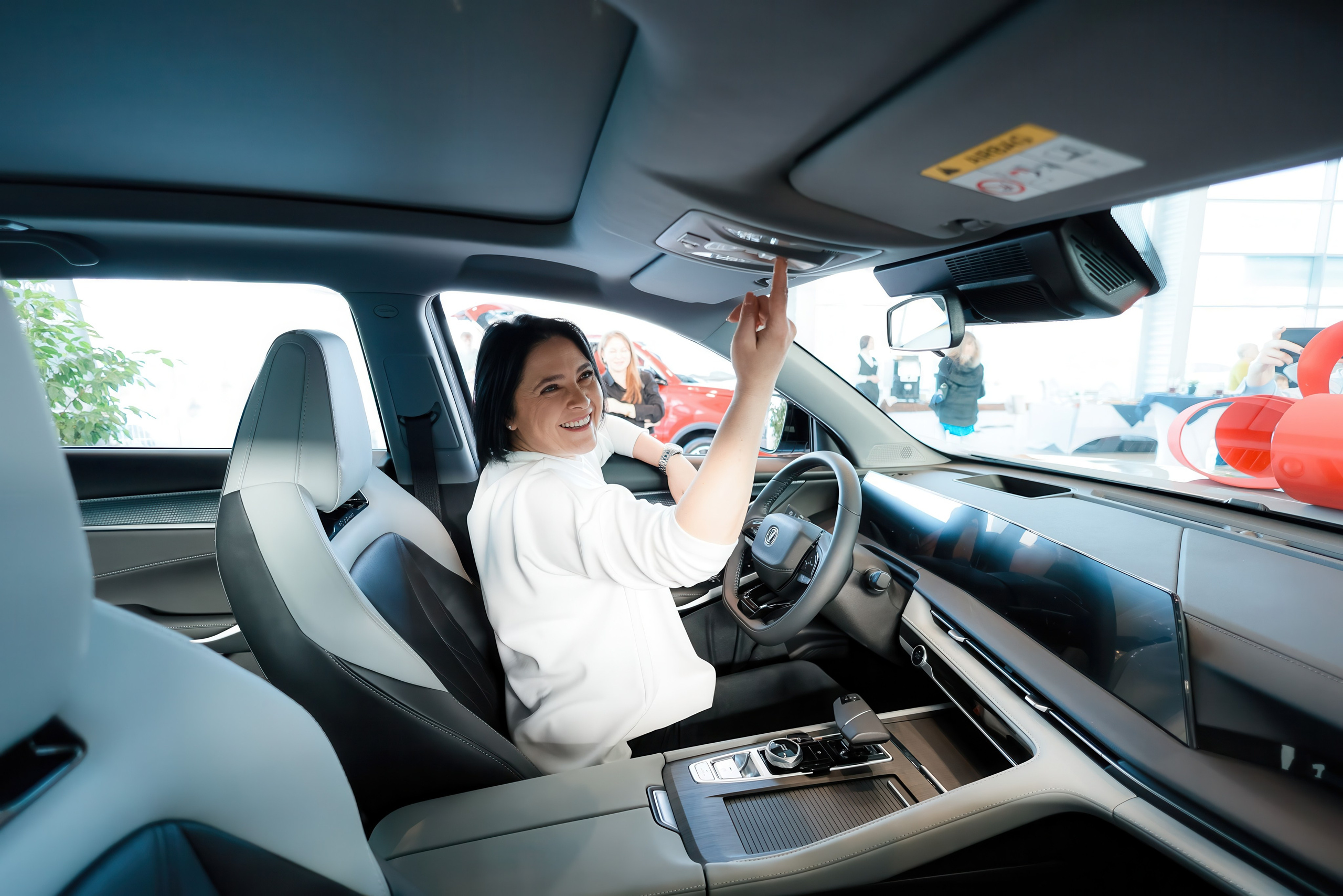 01.03 Автосалон-2000. Презентация нового ChanGan. Команда специалистов в мире фотографии и видео. Детский фотограф, семейный фотограф