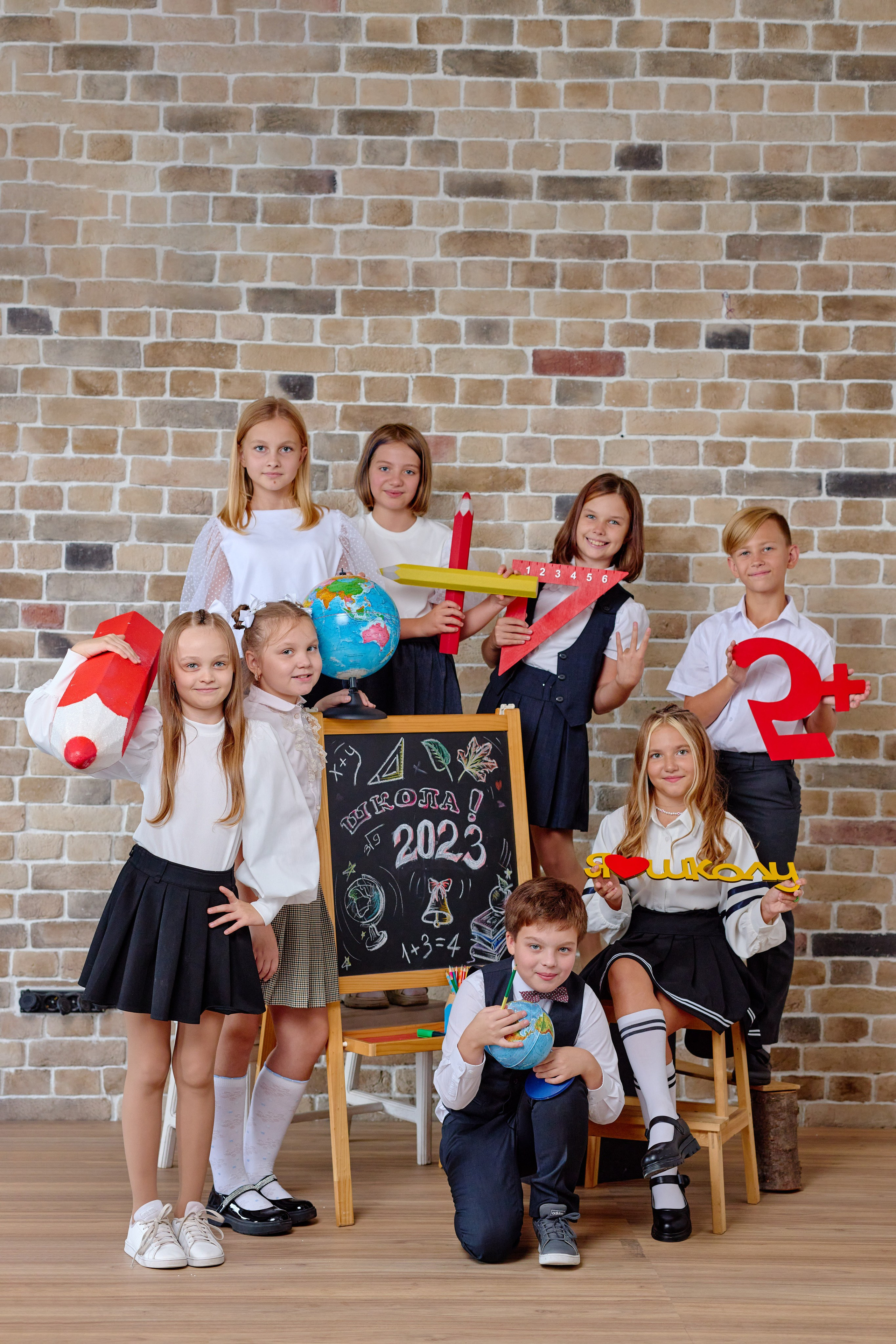 Сьемка 4 класса в студии на Выпускной Альбом. Фотограф Выпускные альбомы Таганрог Сергей Коробченко