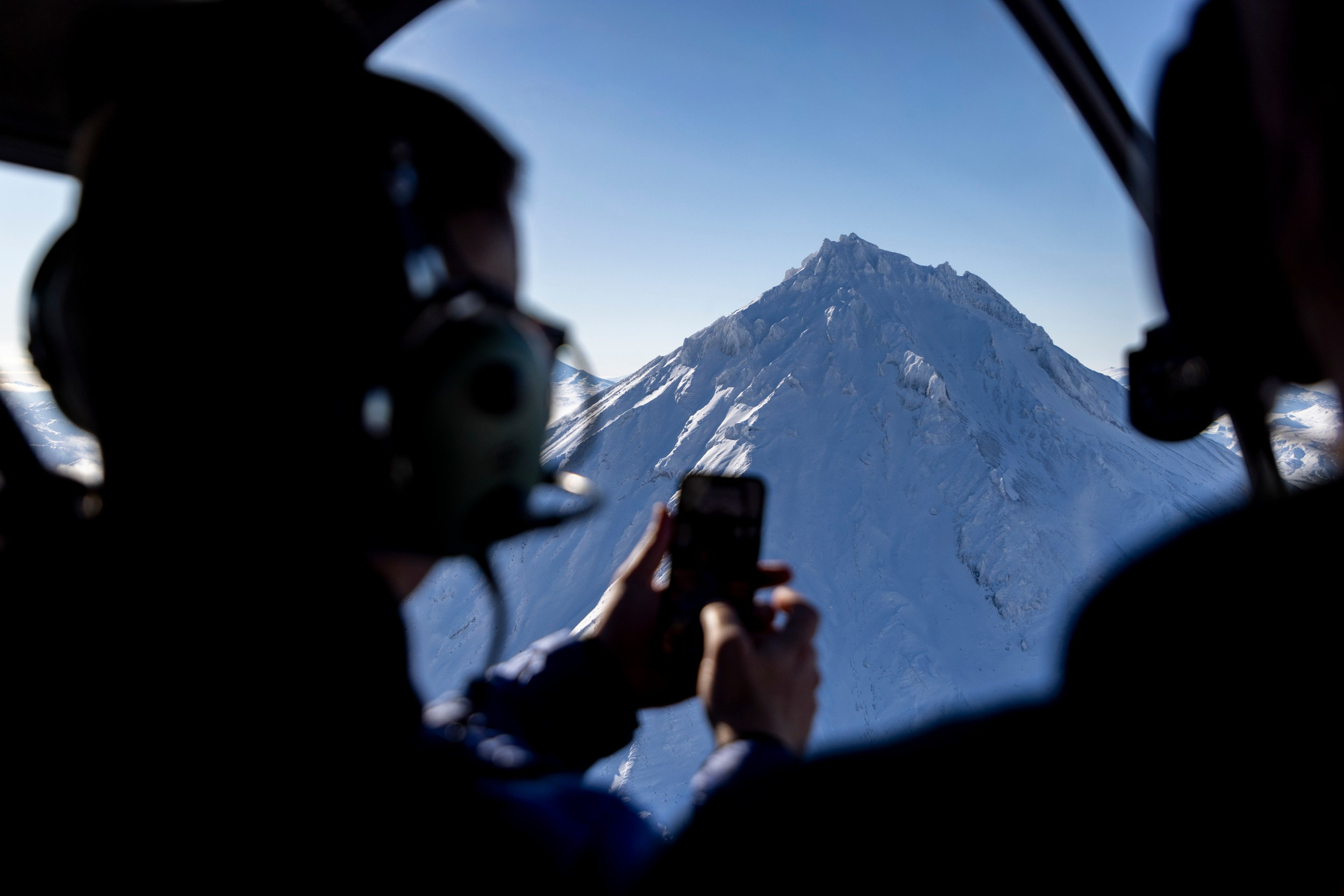 Вертолетные экскурсии ЗИМА. Время Камчатки: чтобы найти свой путь, нужно скорость умножить на время