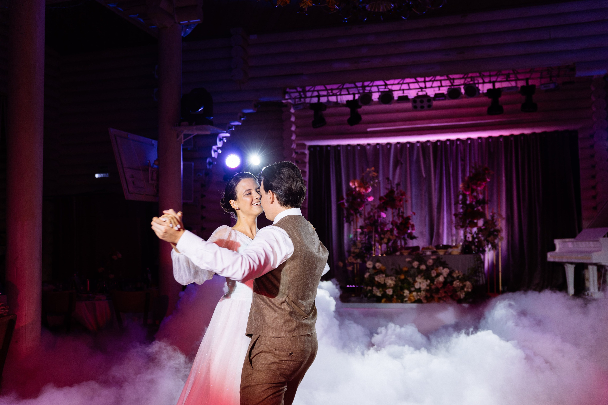 Свадьба Олега и Виктории в клубе «Ближняя дача»