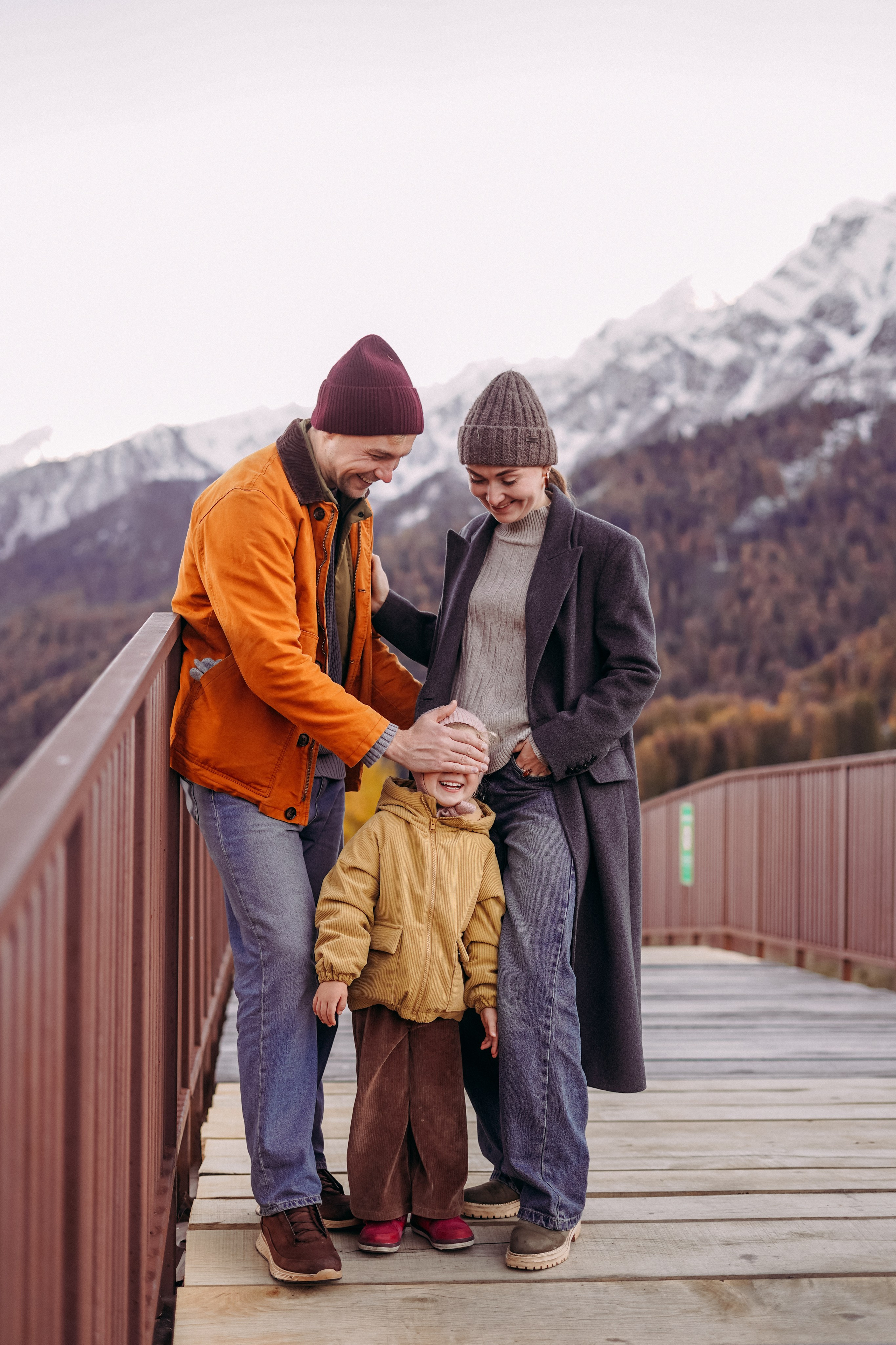 Алексей, Анна и Валентина в Горной Олимпийской деревне. Фотограф в Сочи и Абхазии | Фототуры | September Air