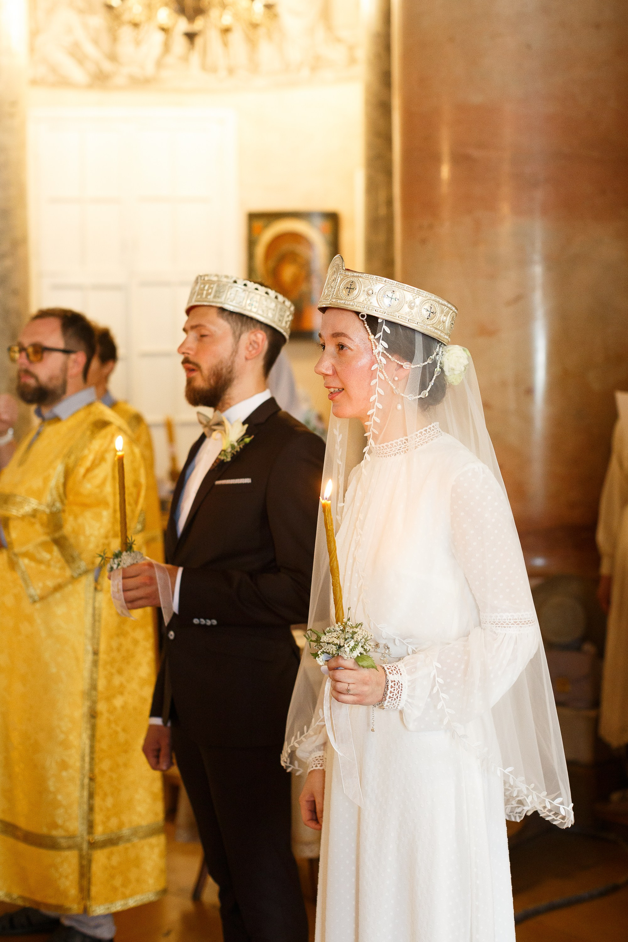 Венчание в храме святого благоверного царевича Димитрия при первой градской больнице г. Москвы. Настоятель храма — Епископ Пантелеимон Шатов.