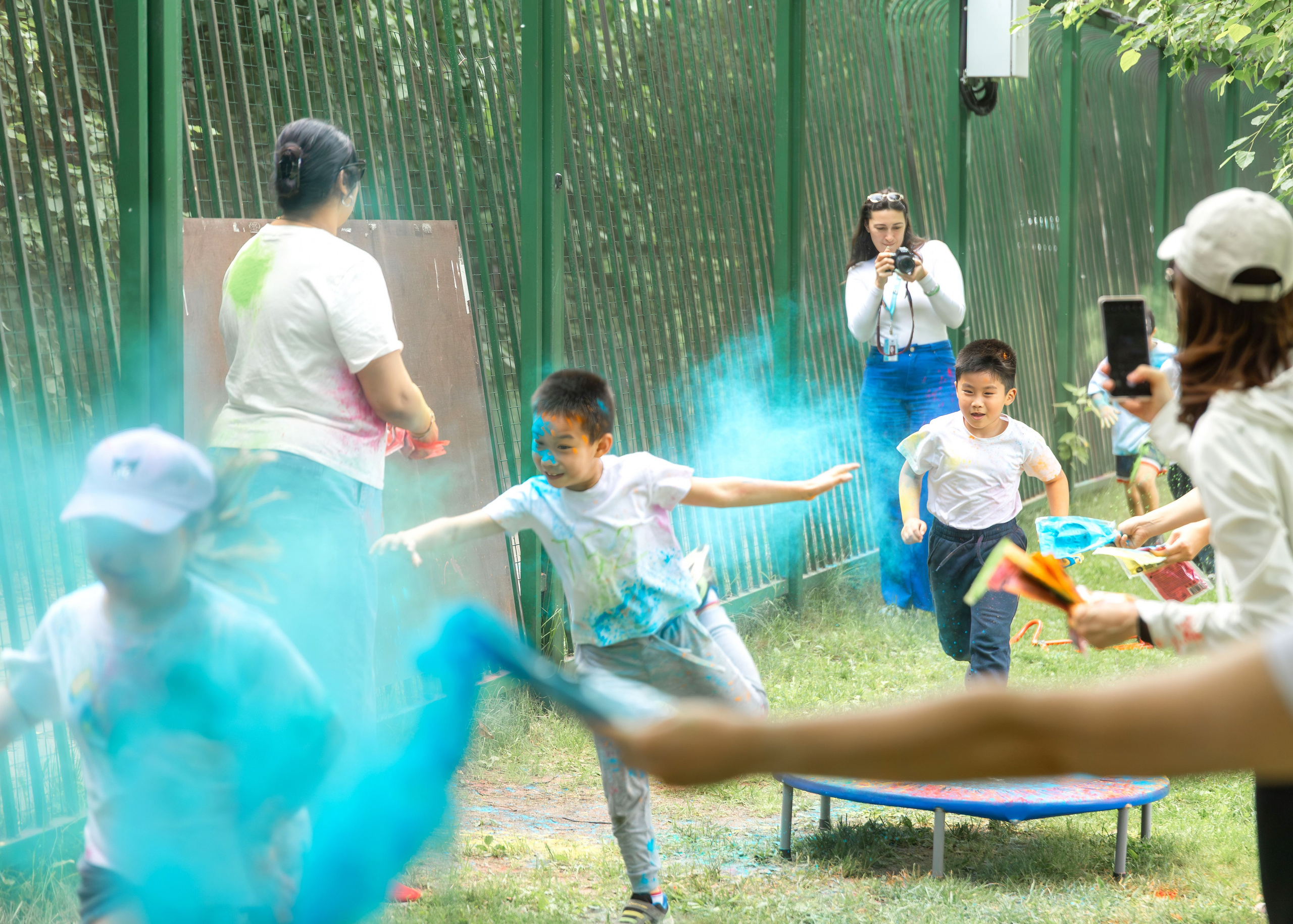 The International School of Moscow. Color Day. Выпускные альбомы для школы и детского сада — школьный фотограф Подольск, Троицк, Щербинка, Москва