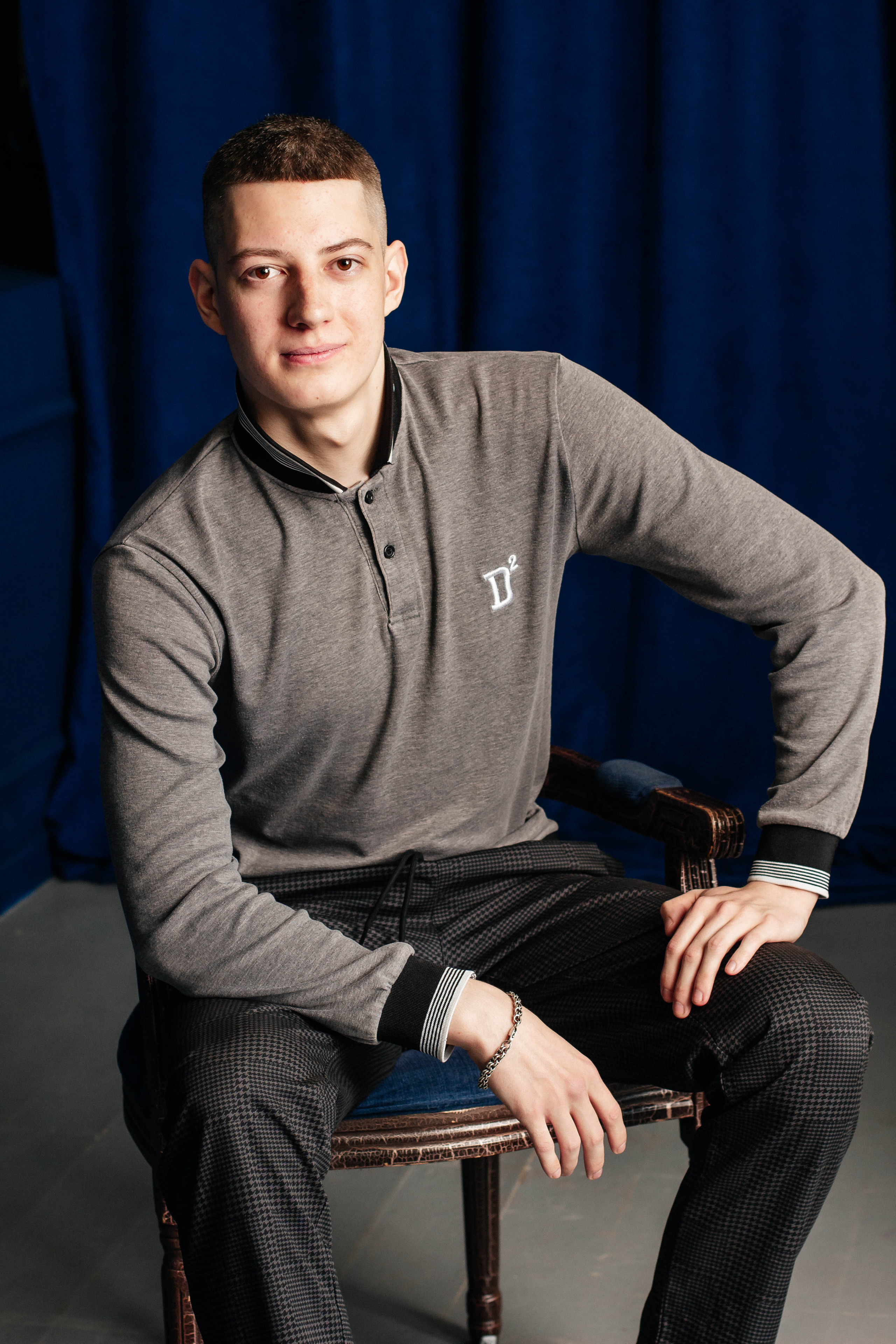 Выпускные альбомы Axioma для старших классов. AXIOMA │ Выпускные альбомы в Иркуске. Альбом в подарок! Закажи сейчас!