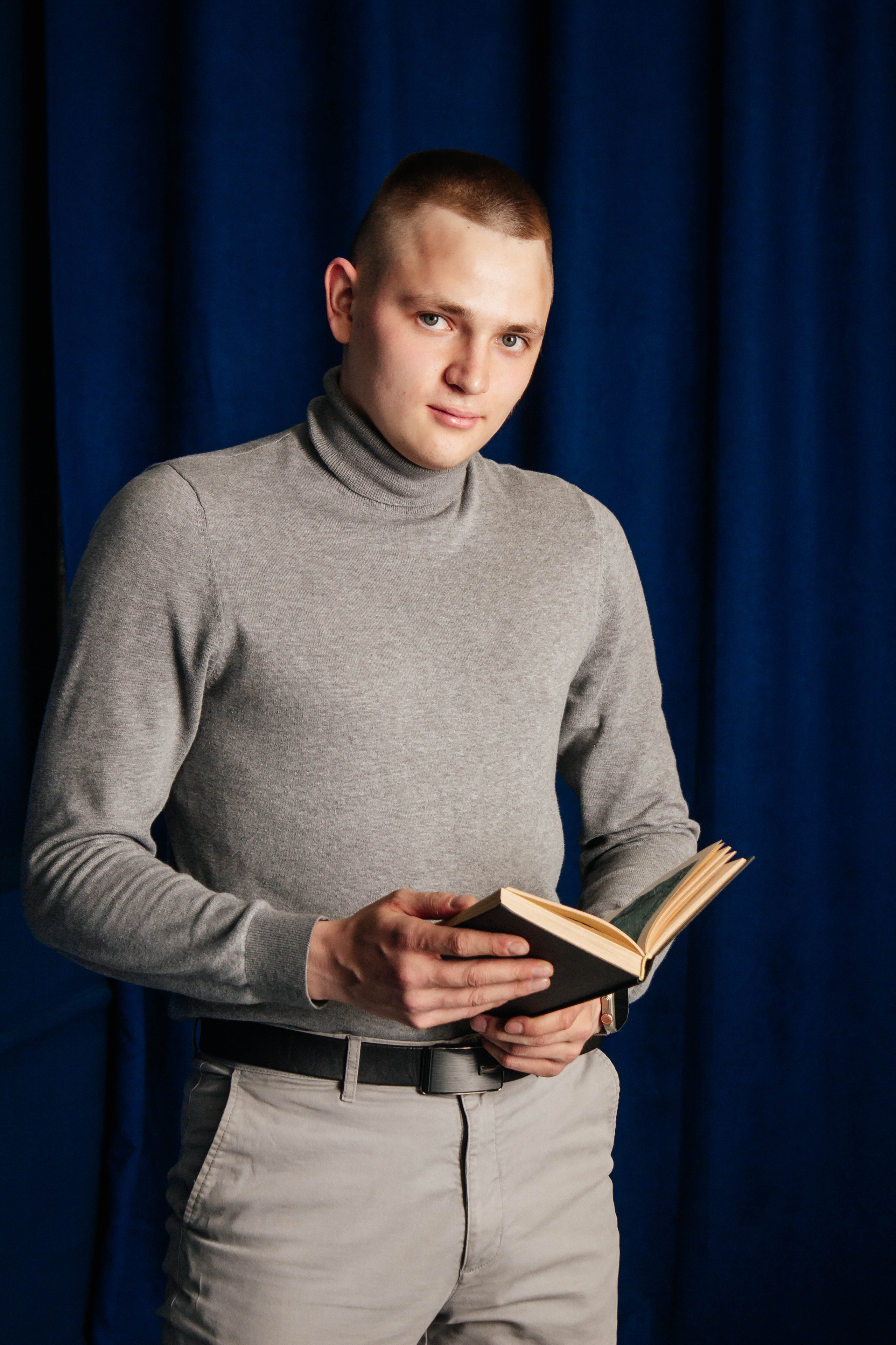 Выпускные альбомы Axioma для старших классов. AXIOMA │ Выпускные альбомы в Иркуске. Альбом в подарок! Закажи сейчас!