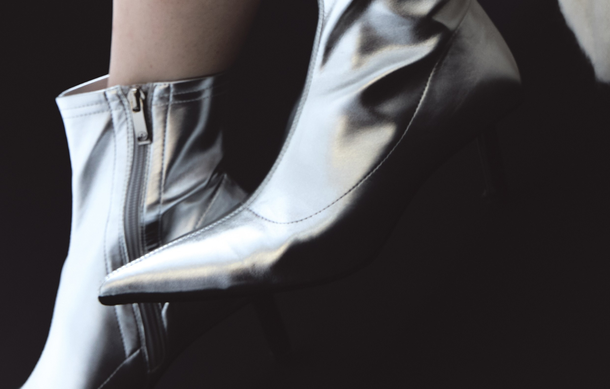 VISUAL CAMPAIGN / SILVER METALLIC. Таис Суворова — Арт-директор, Fashion & Still Life фотограф. Кампейны и High-End ретушь. Москва