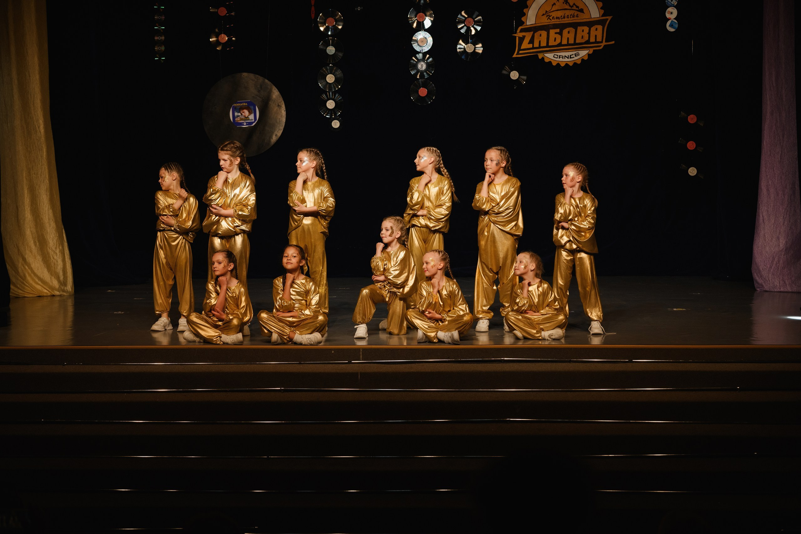 Фотосъемка отчетного концерта по танцам детей в Петропавловске-Камчатском. Яркие и эмоциональные фото детского танцевального концерта в Петропавловске-Камчатском. Профессиональная съемка выступлений детей на сцене в Петропавловске-Камчатском. Красочные и динамичные фото с концерта «Забава» в Петропавловске-Камчатском. Заказать фотосъемку детских мероприятий в Петропавловске-Камчатском.