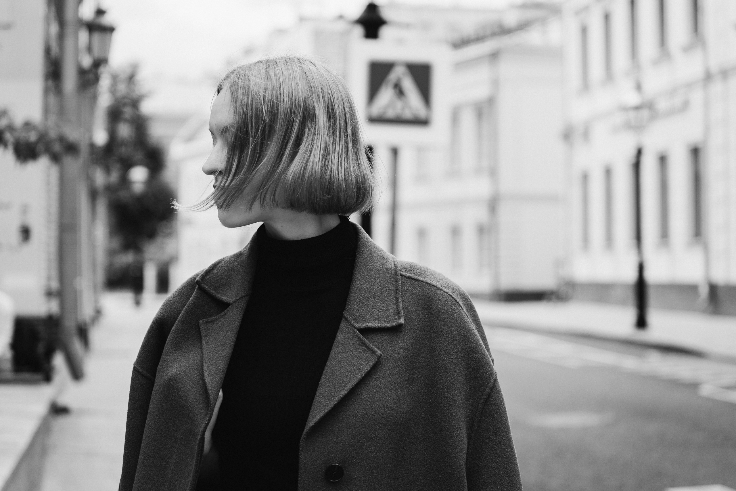 Девушка на прогулке по историческим улочкам Москвы, фотосессия