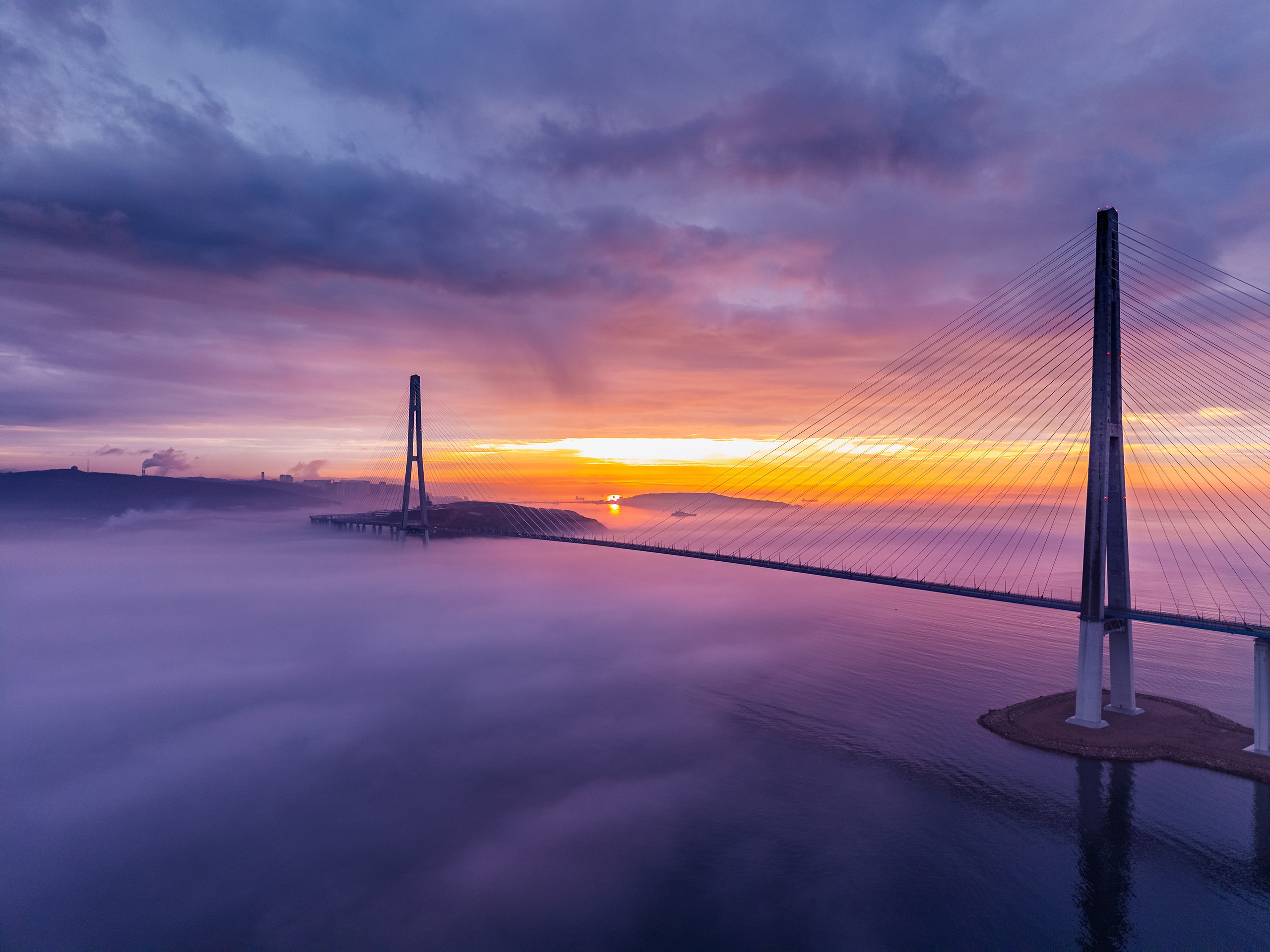 Мост Русский. Ivan Zaitsev (IZIART) — creating a cultural code through photo and video