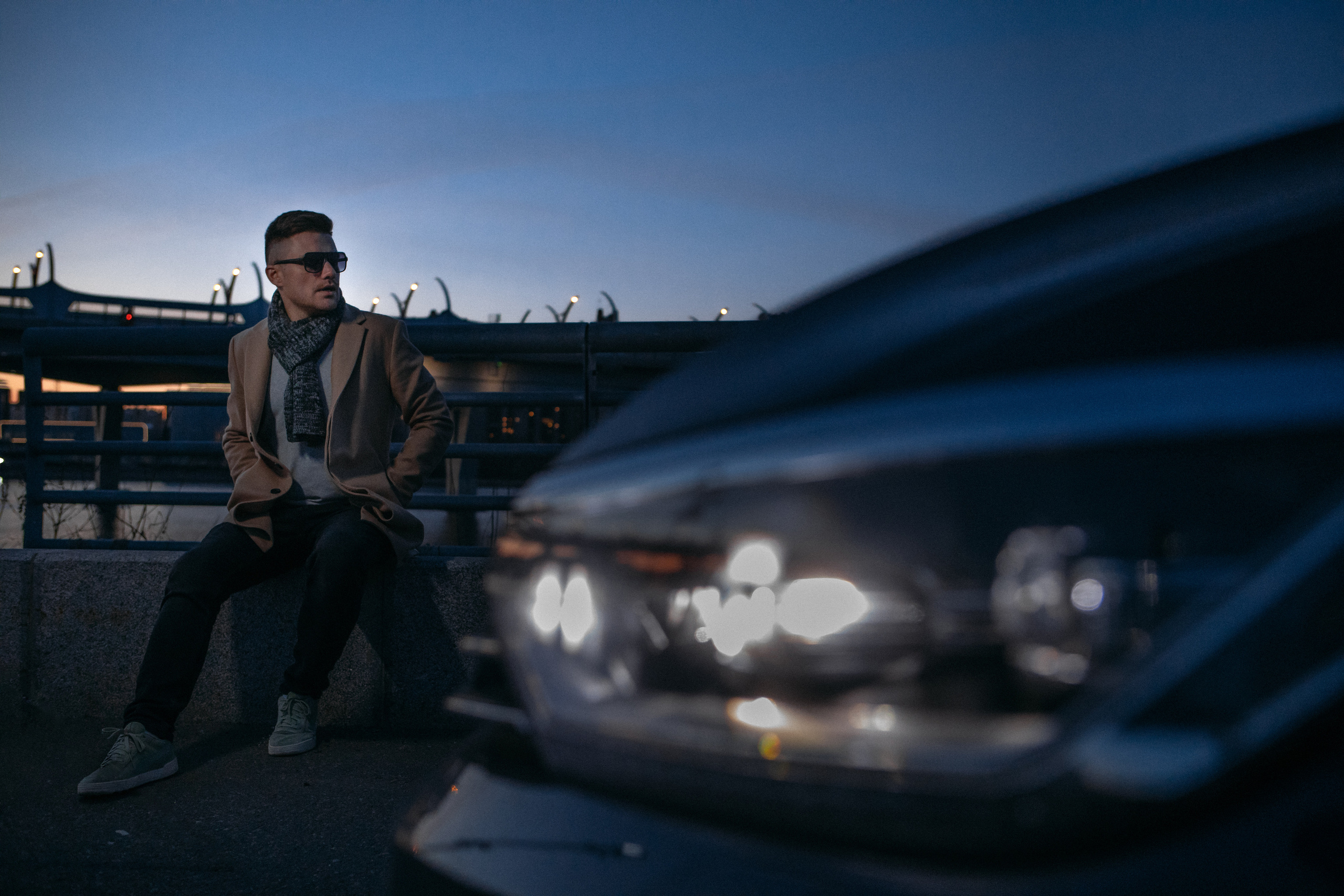 Мужчина в автомобиле, volkswagen passat