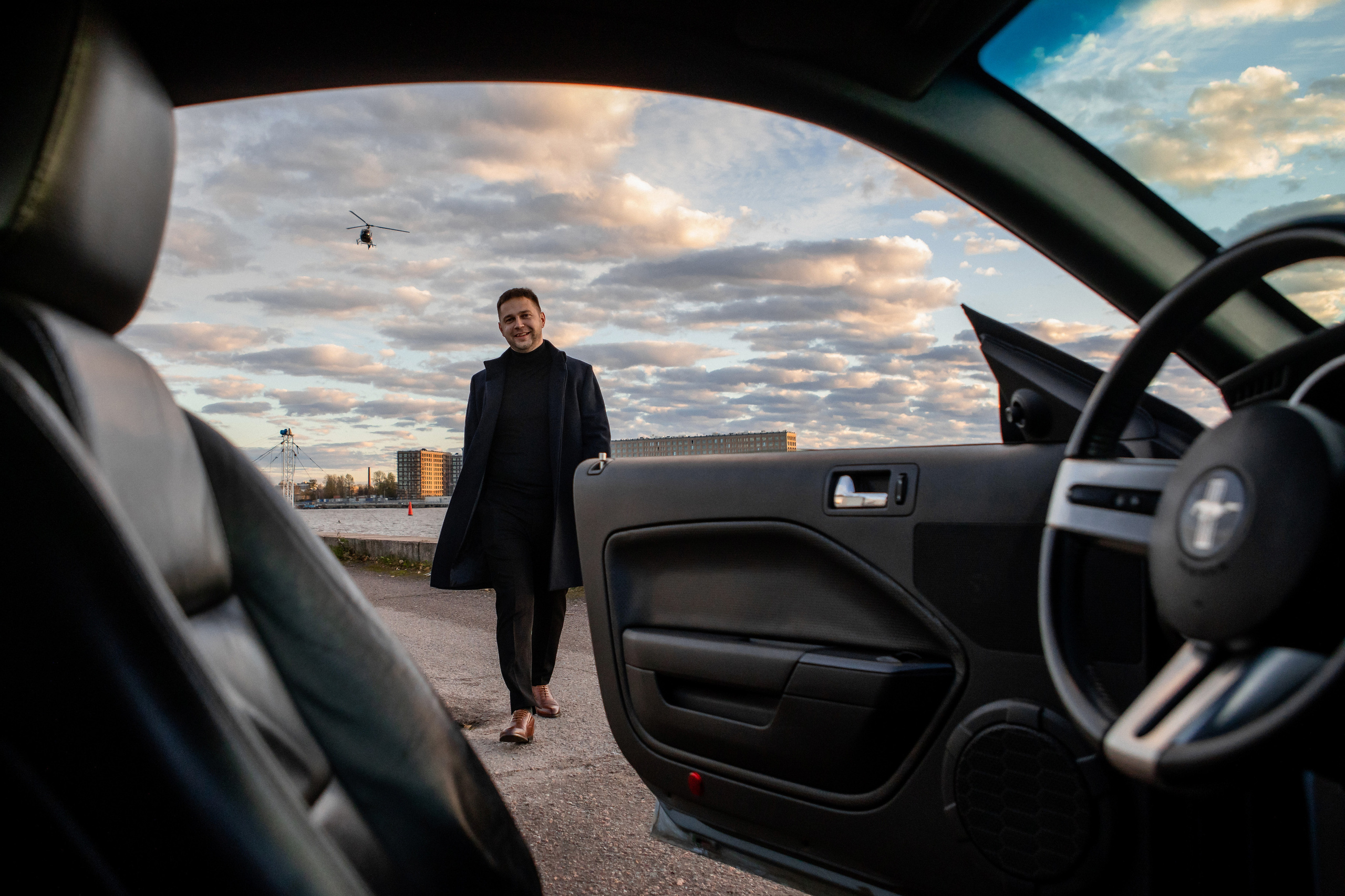 фотосессия с автомобилем, мужчина и автомобиль