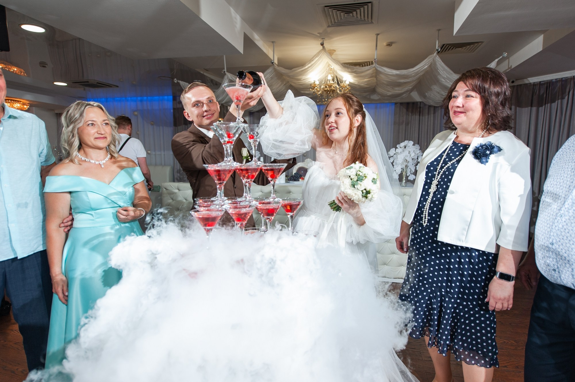 Сияющие молодожёны. Свадебный и семейный фотограф в Омске Мормулев Михаил