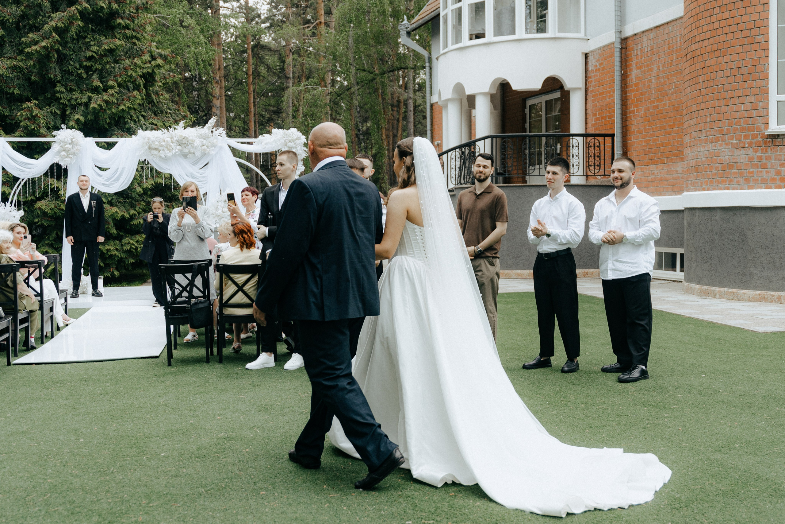 Свадебное платье — нюансы. Свадебный и портретный фотограф в Тюмени Женя Черемнова
