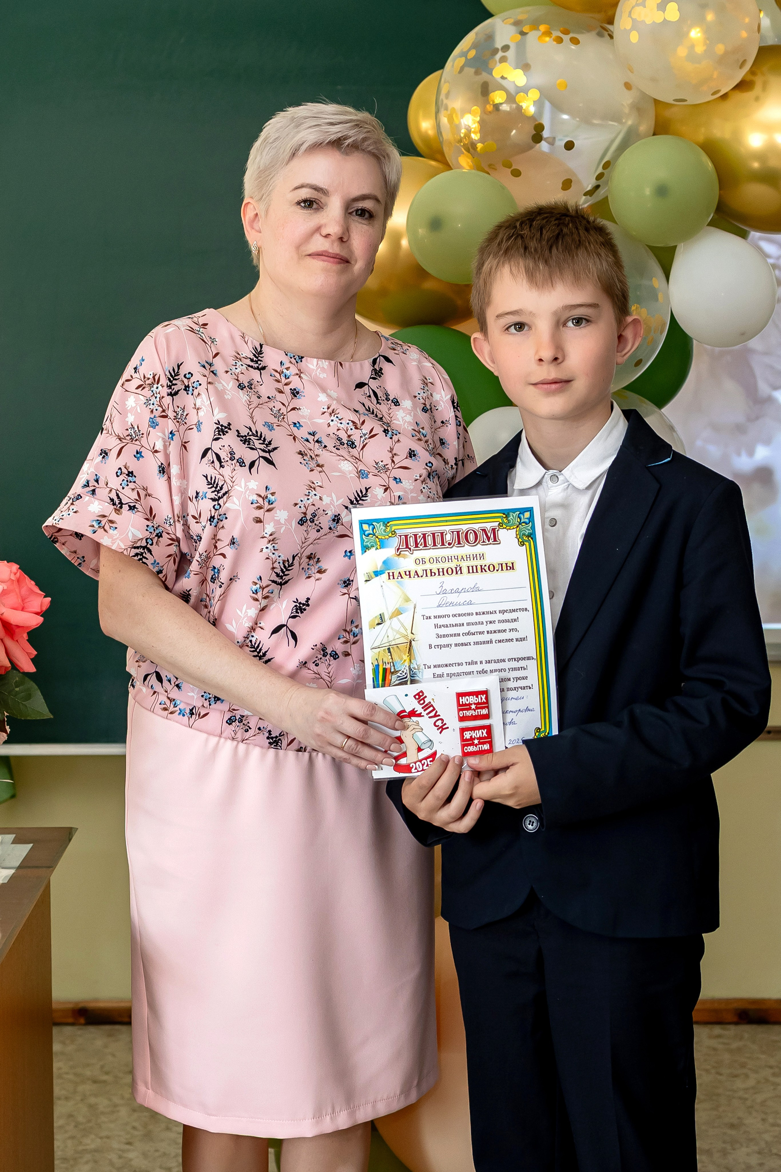 Выпускной в начальной школе в классе. Фотограф и видеограф Москва. Свадебный фотограф, видеограф. Выпускные альбомы. Оживающие альбомы